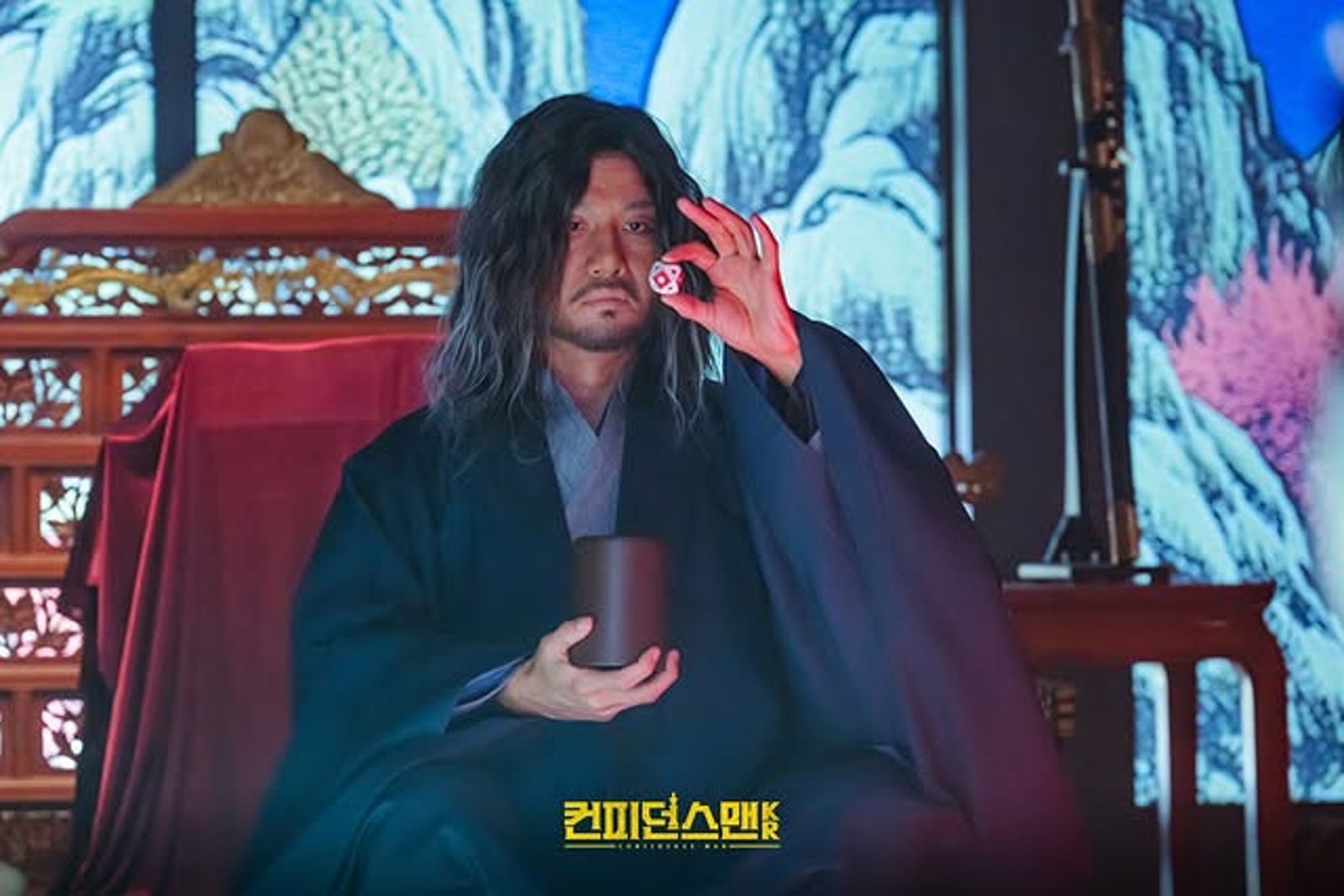 朴喜洵對自己的變裝扮相很滿意。翻攝IG@tvchosuninsta
