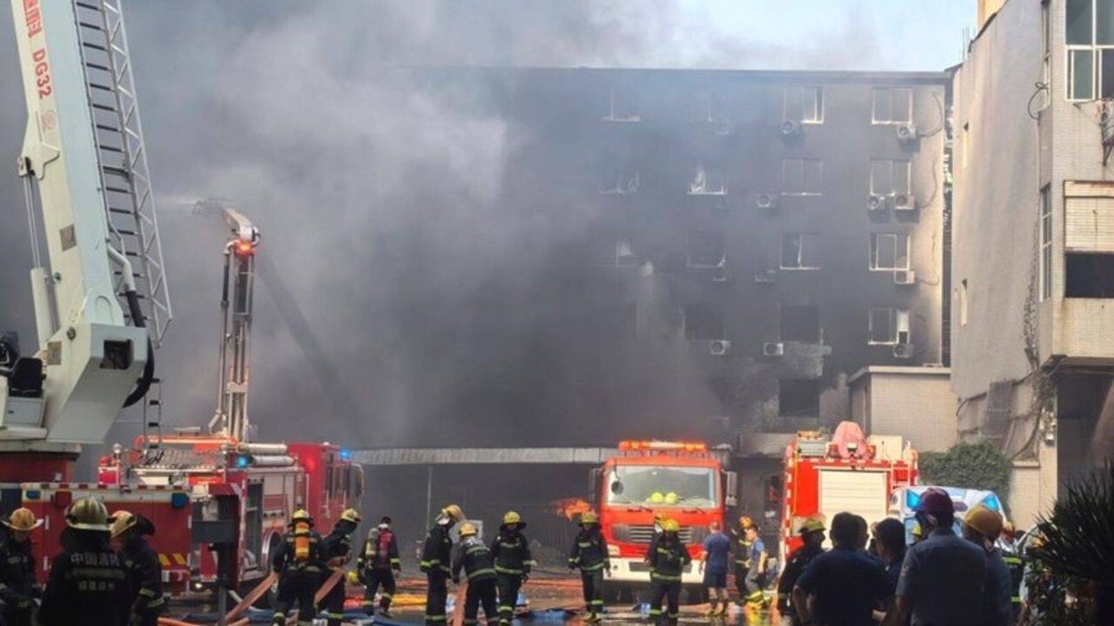 中國福建鞋廠大火28死!工人逃生失敗墜樓慘死 驚悚影像曝光