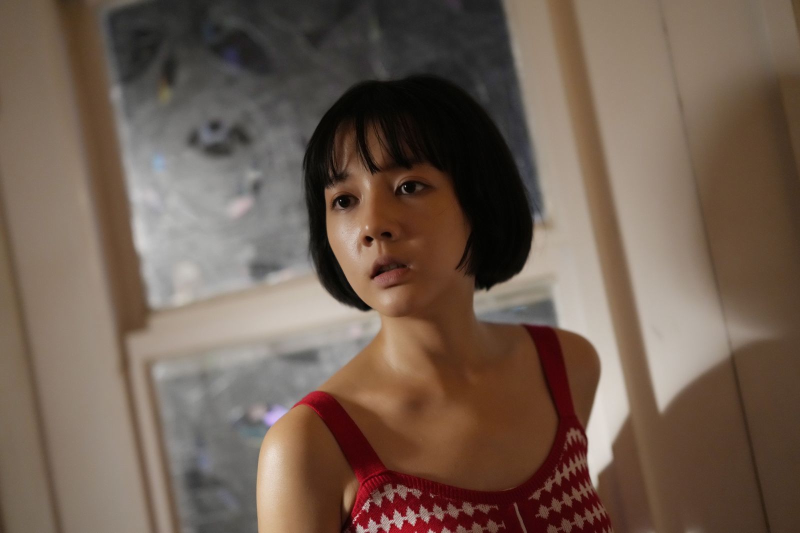 林思廷劇中遭綁架囚禁,展現極具爆發力的演技。晴天影像提供