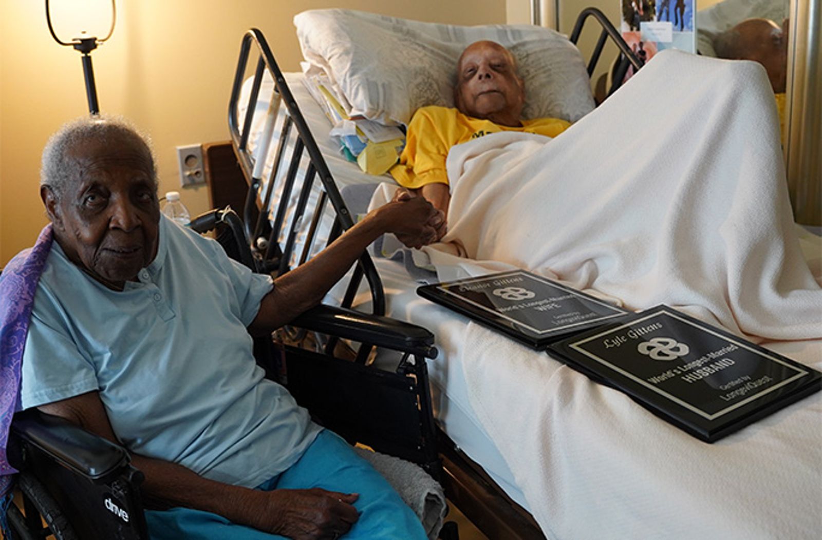 相戀83年不分離!最年長已婚夫妻「合計216歲」創世界紀錄…甜曝長壽秘訣