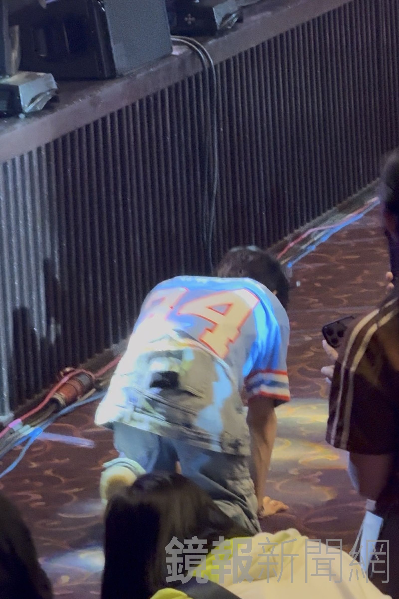 田雄跳到腿軟下跪。潘佳琪攝