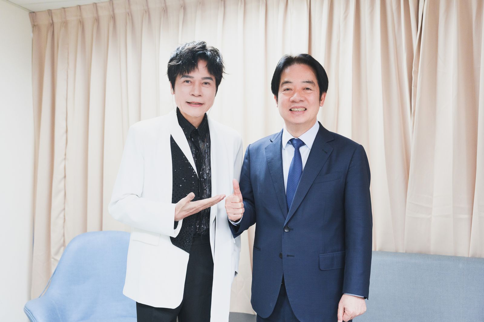 「最強鐵粉」引暴動 ！洪榮宏開唱賴清德突現身　消失55年傳奇歌后也來了