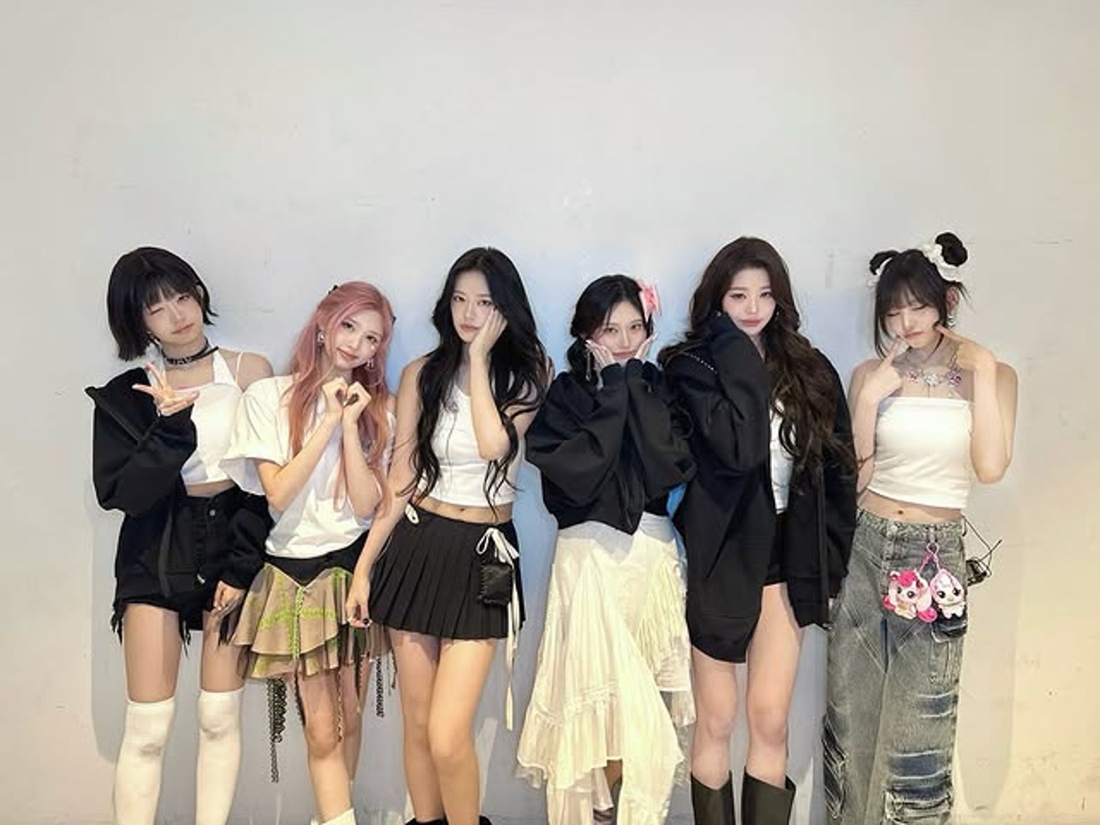 張員瑛（右二）剛與IVE為全新世巡揭幕，已完成首爾場演出。翻攝IG@ivestarship