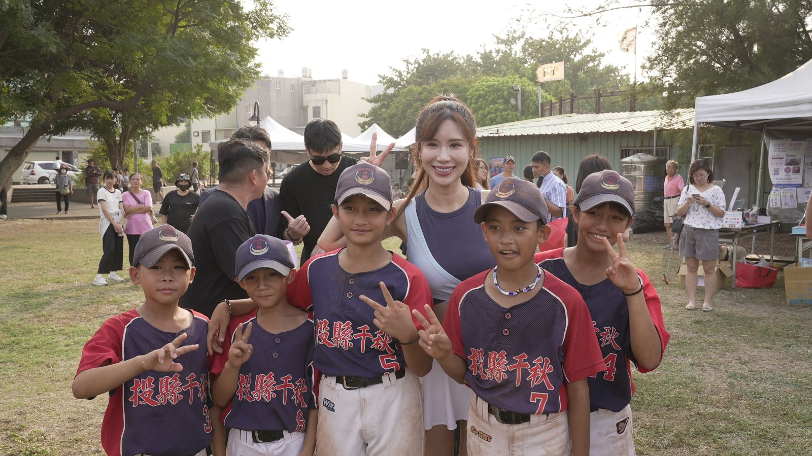 沐妍擔任比賽主持人。海爾斯提供