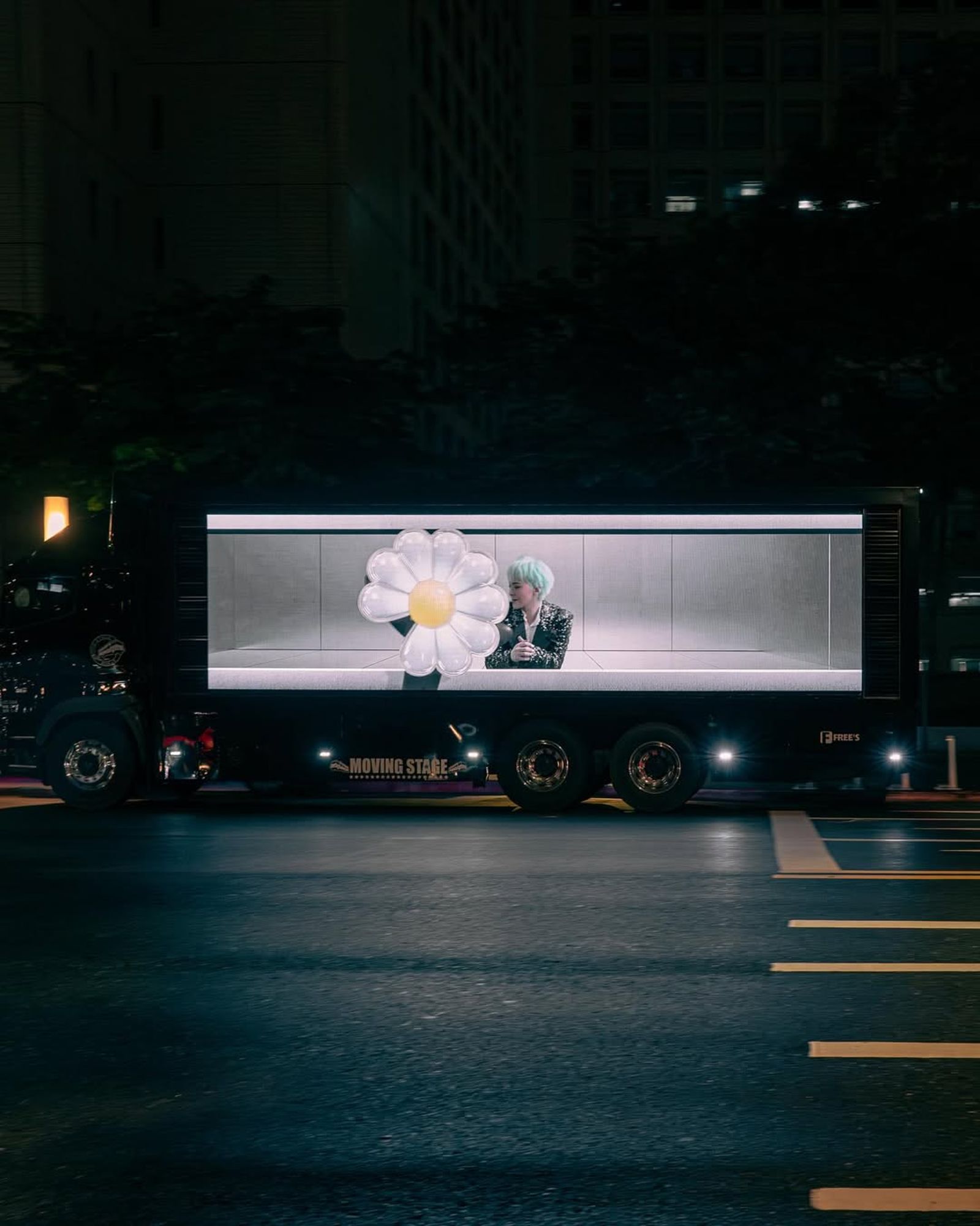 GD跟著廣告宣傳車跑遍台北街頭。翻攝主辦社群