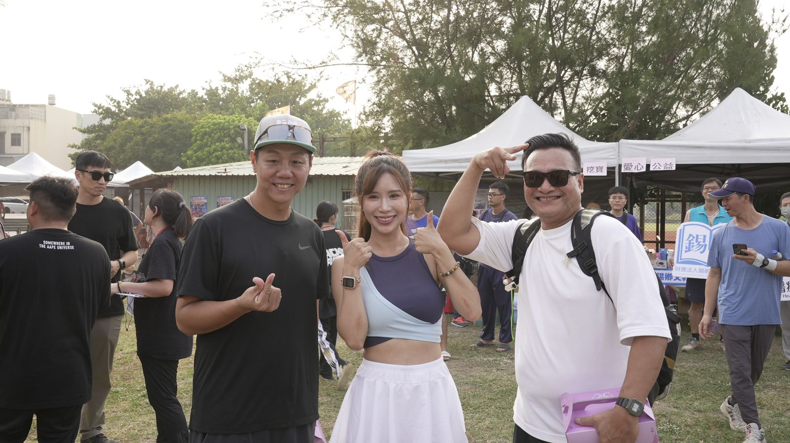 林益全（左起）、主持人沐妍、黃忠義一起參與「野孩子夢想棒球日」活動。海爾斯提供