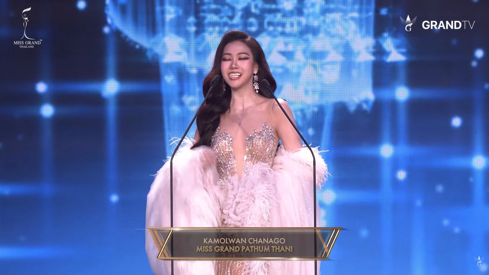 出糗秒變神場面！選美佳麗發言中「整片牙齒突掉落」…冷靜1動作掀全場掌聲