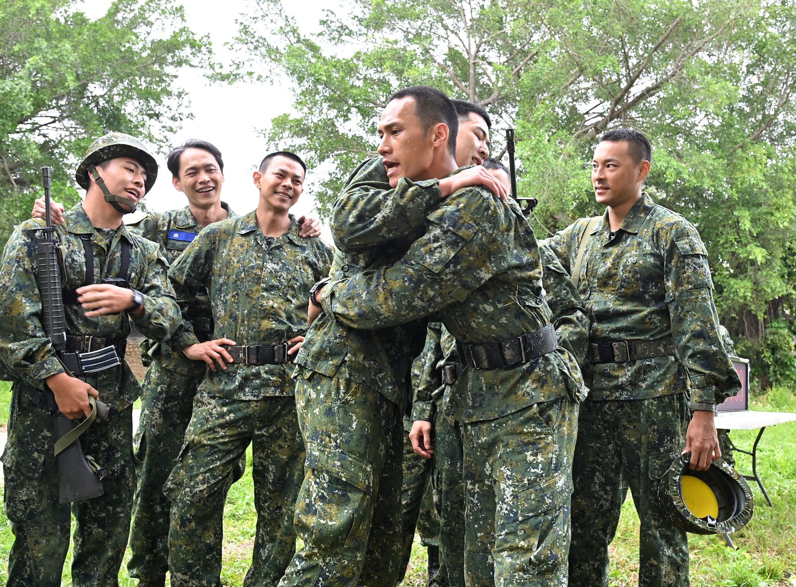 蓋瑞、黃鐙輝、孫綻、林亭翰、阿夫、孫其君,五百障礙鑑測順利結束。台視提供