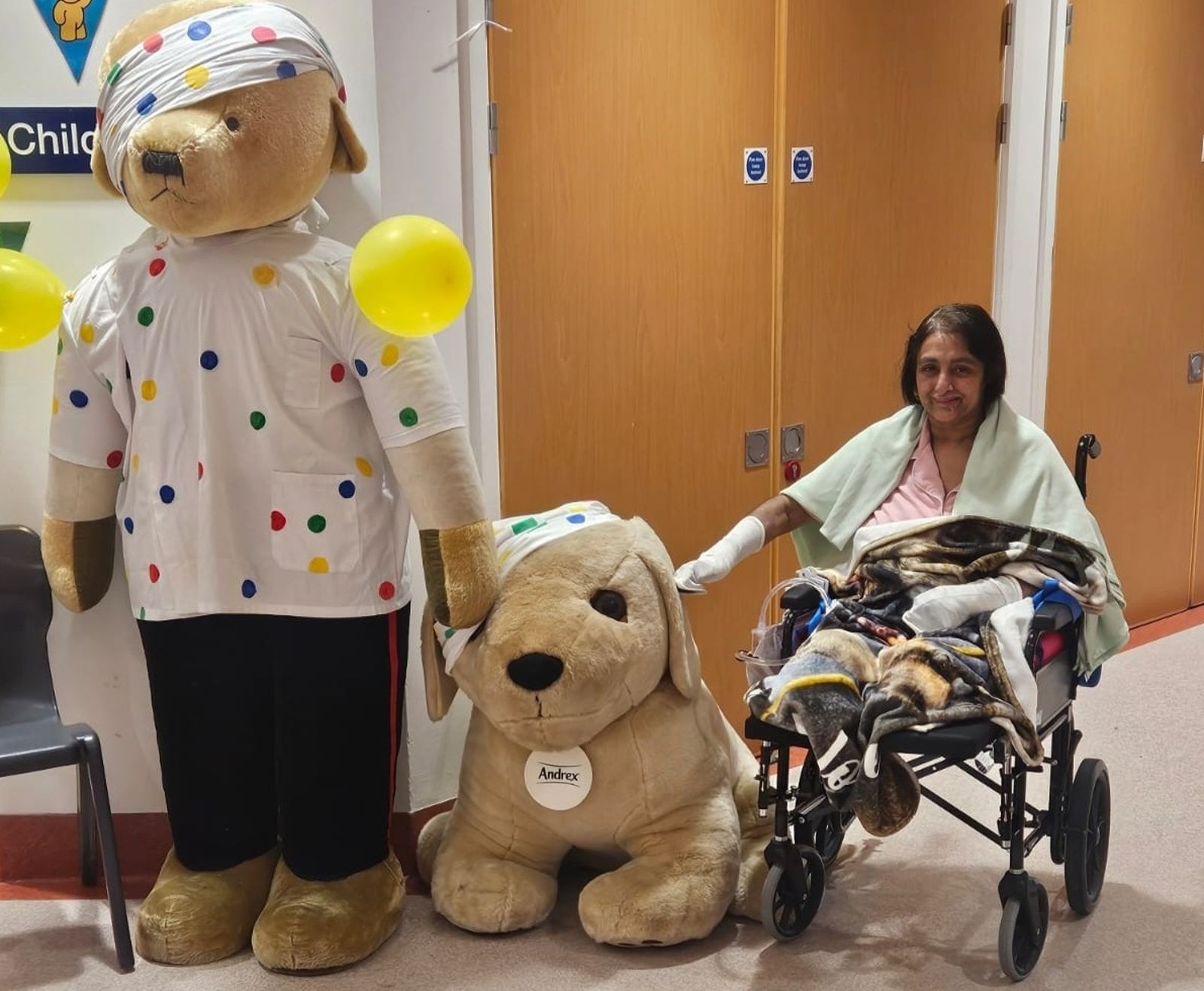 小傷口釀敗血症!她急送醫「心臟六度暫停+截去四肢」…竟是愛犬「1動作」險奪命