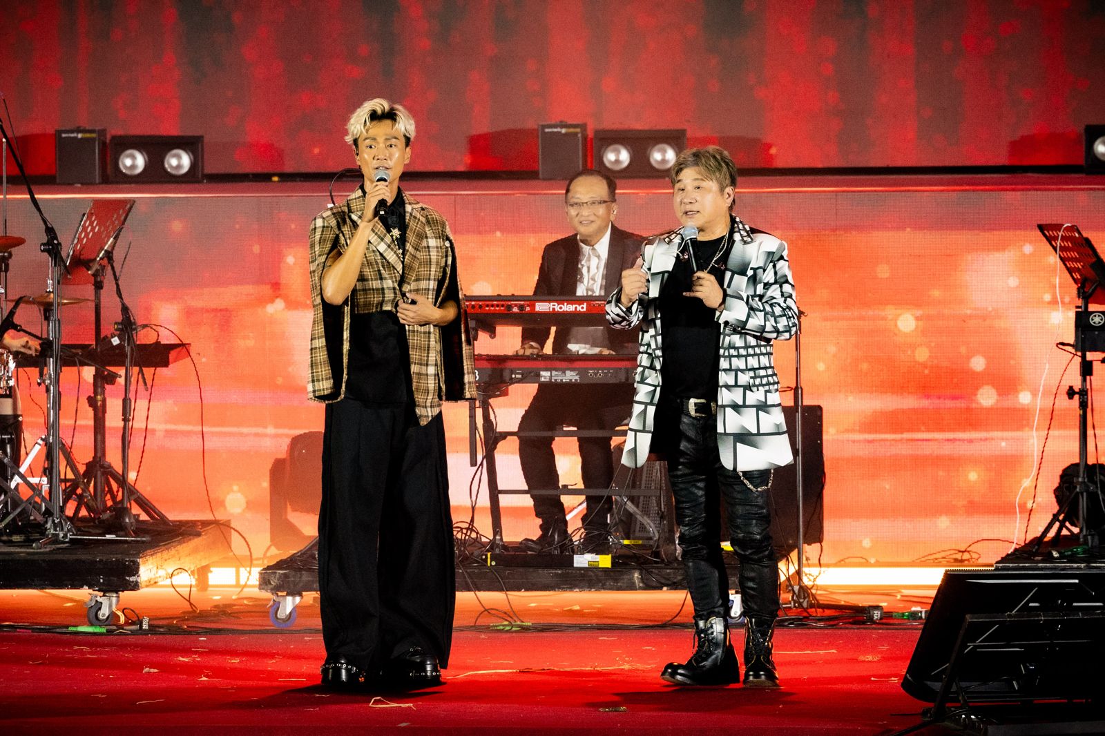 林俊逸（左起）與胡瓜。三立提供