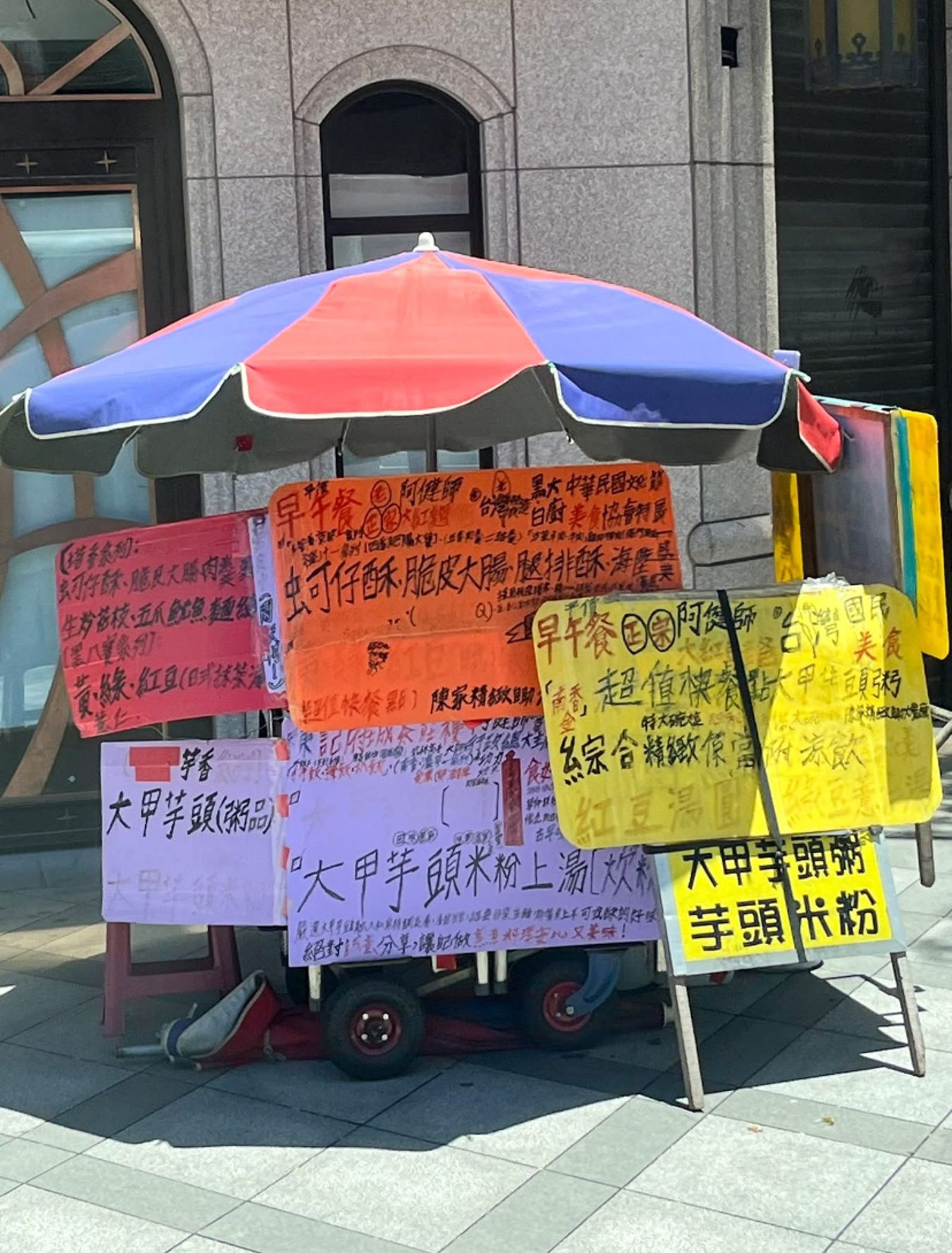 新莊箱屍逆子身分起底！　賣「餿水粥」慘被客人怒轟