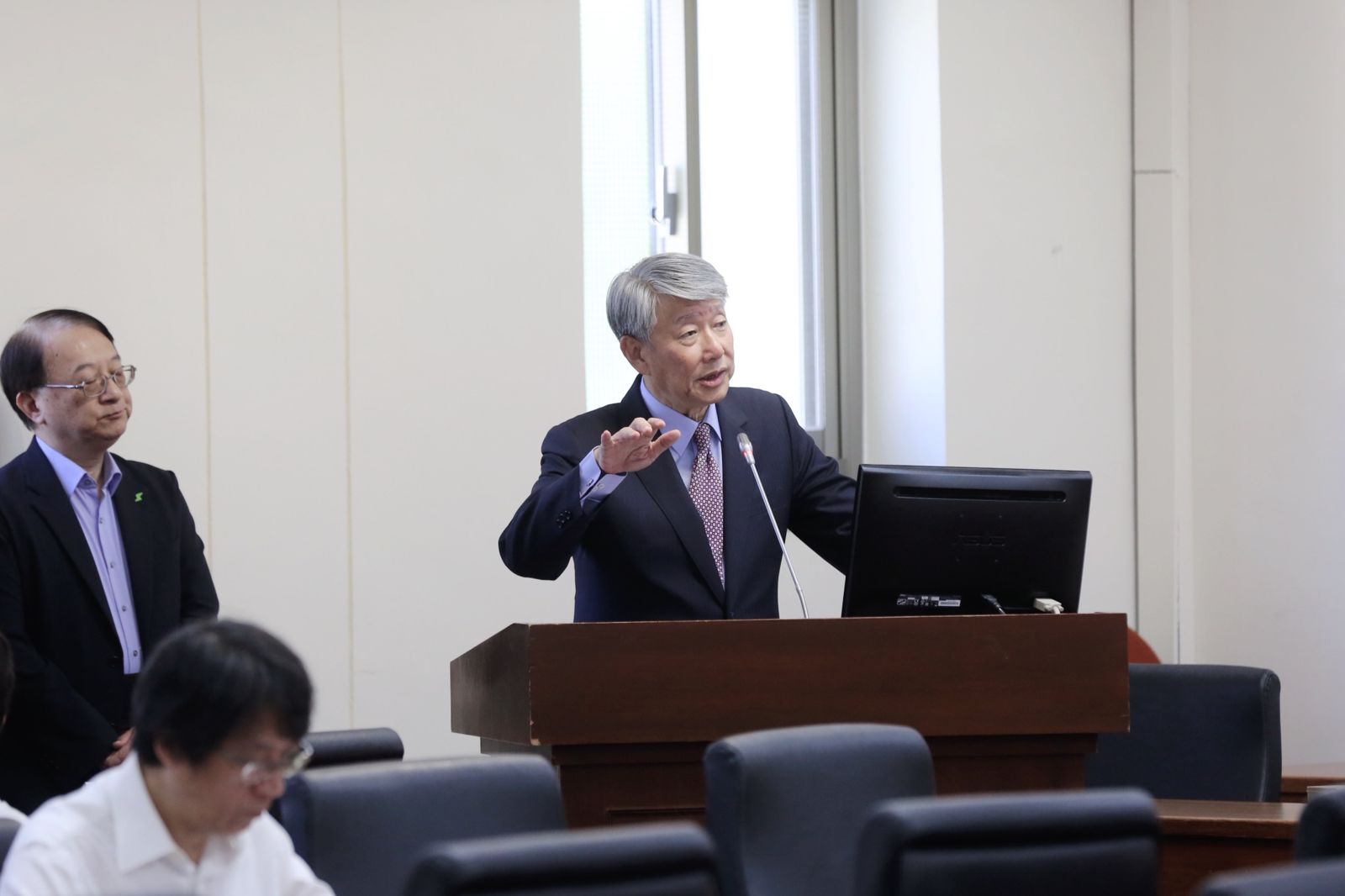 自家立委也開砲！林岱樺嗆郭智輝「不要再拉垮卓內閣民調」