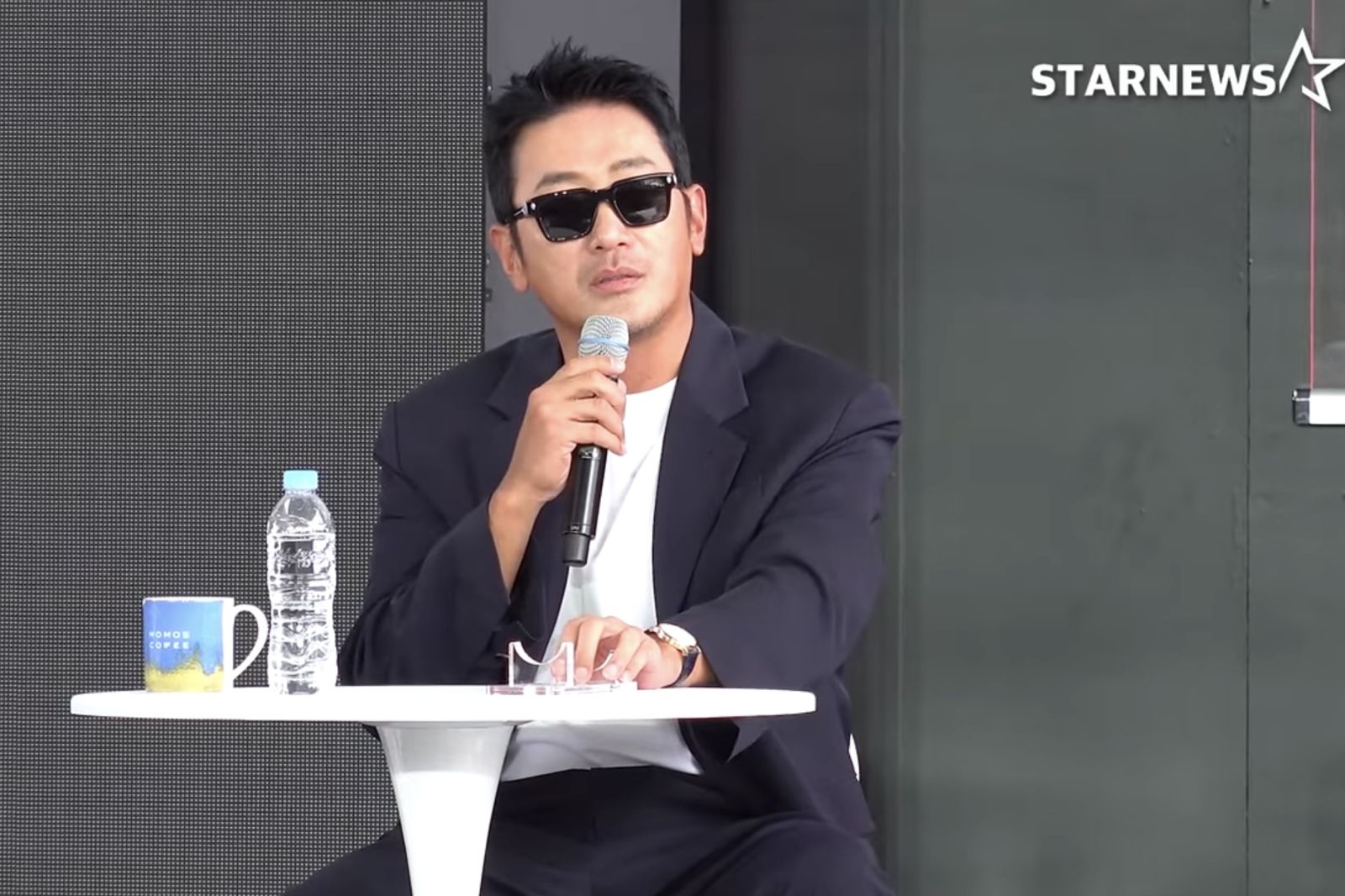 河正宇釜山影展遲到14分鐘！陰天照戴墨鏡　挨批：一句道歉都沒有