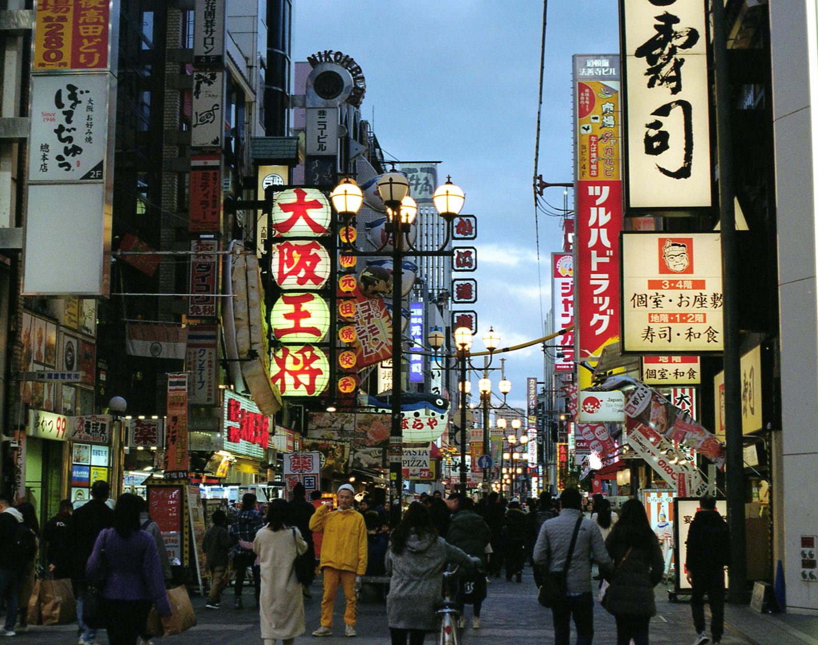 大阪道頓堀「持刀砍人案」釀1死2傷　警逮捕21歲兇嫌「犯案動機」曝
