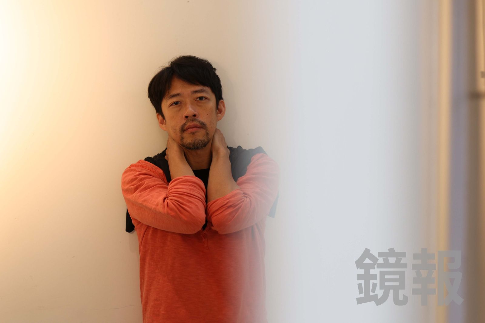 專訪/父親從事黨外運動!魏雋展驚曝「家被竊聽」走後山爬窗避耳目 1招騙過混混體會演技訣竅