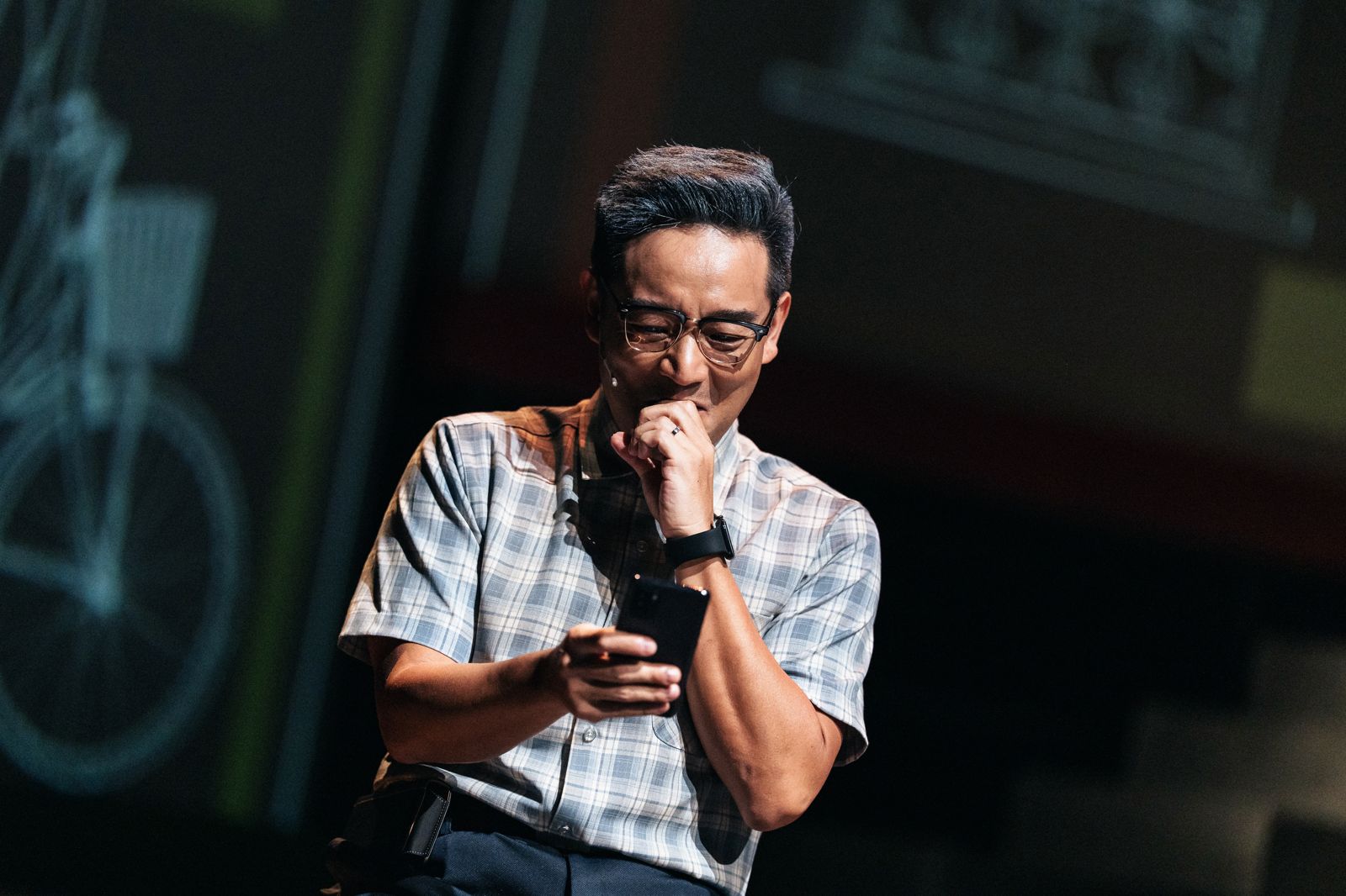 52歲前主播「退休老漢」模樣震驚全場!高腰褲憋出喜感 與妻「分離」瘦3kg驚覺:被當「神豬」