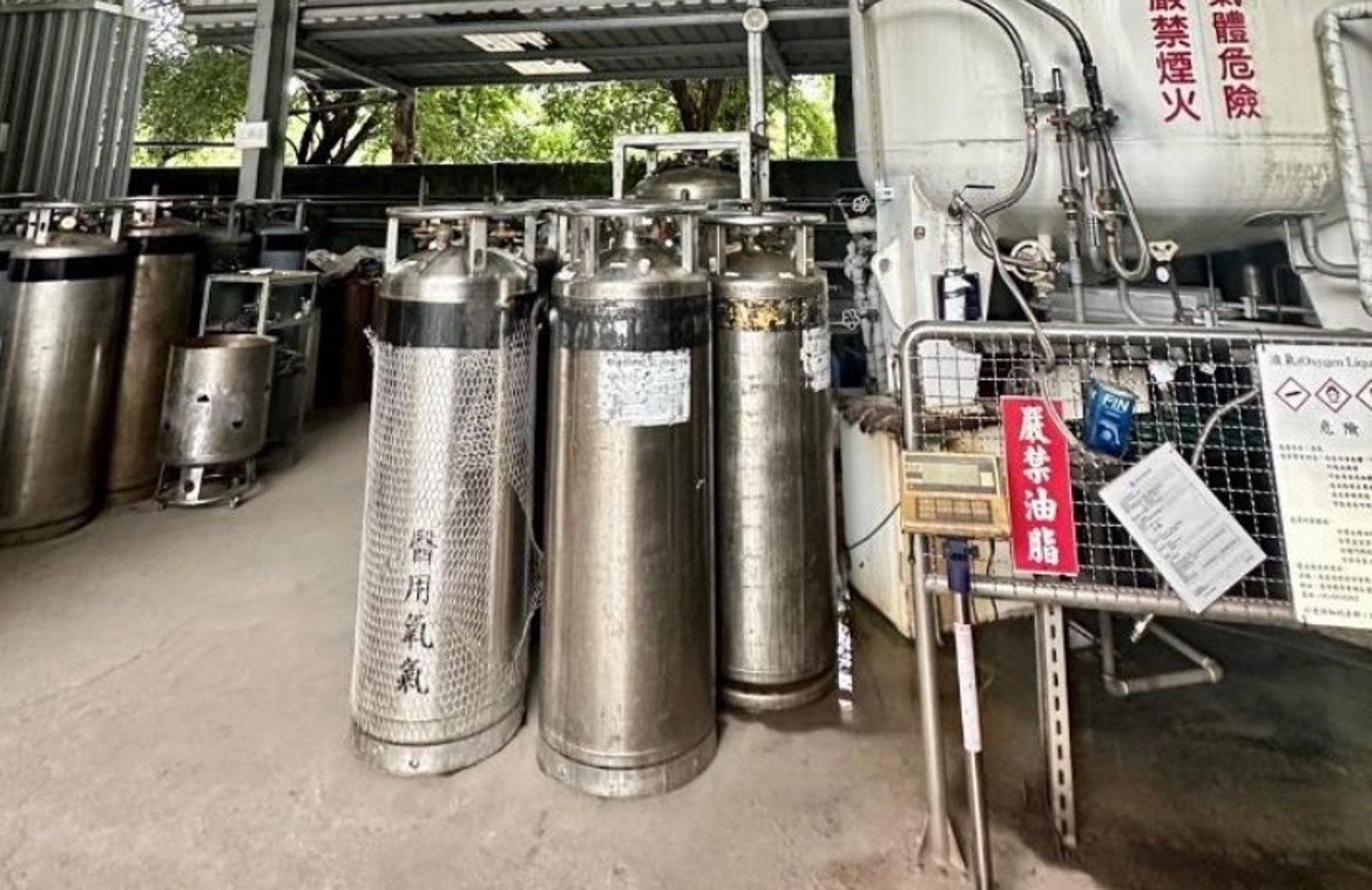 工業用氣體假冒醫用氧氣、食用二氧化碳 黑心廠商900桶假氧氣賣醫院...4人遭羈押禁見
