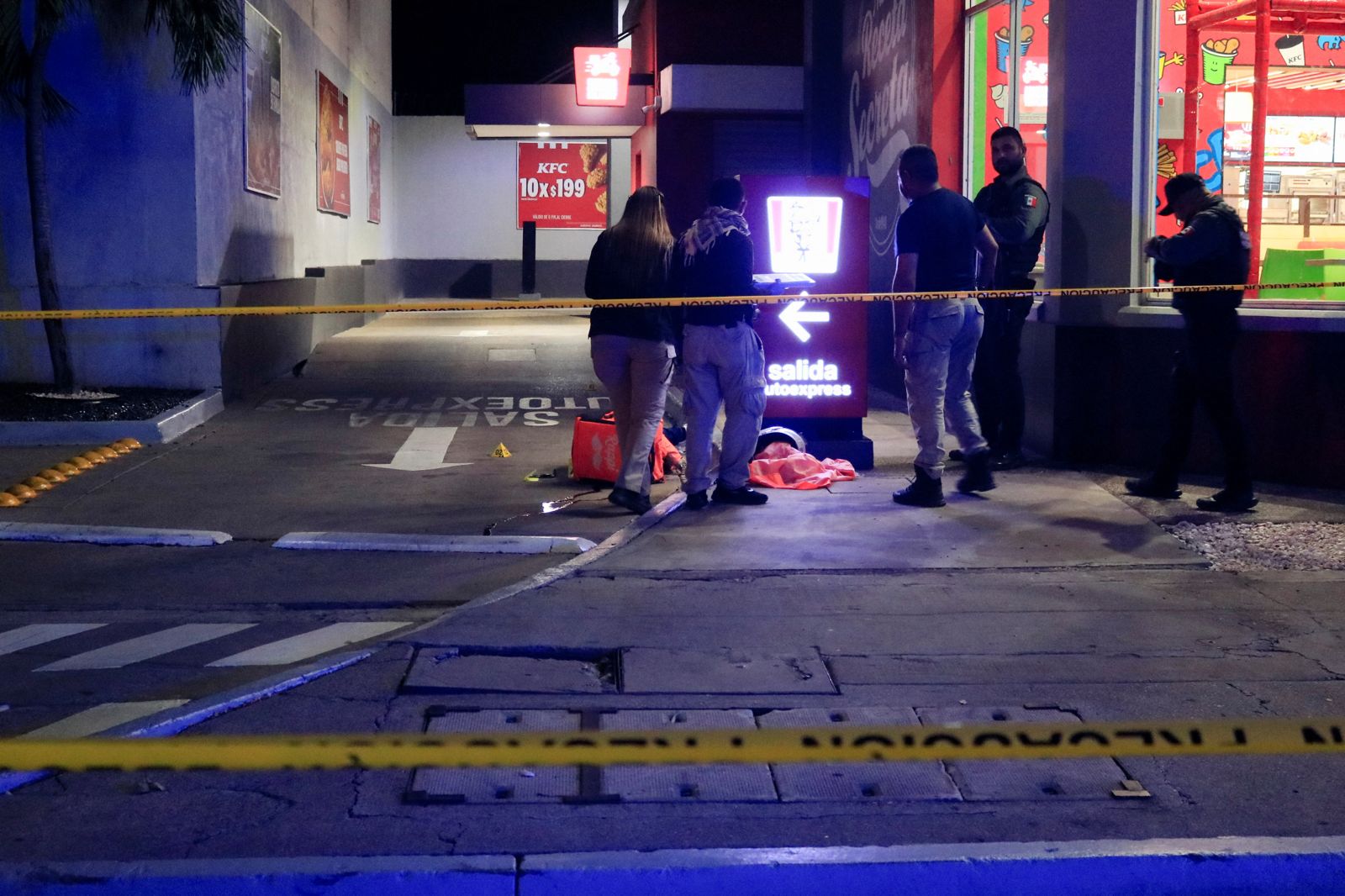 墨知名網紅肯德基外直播 慘遭槍殺爆頭!恐怖影像曝光