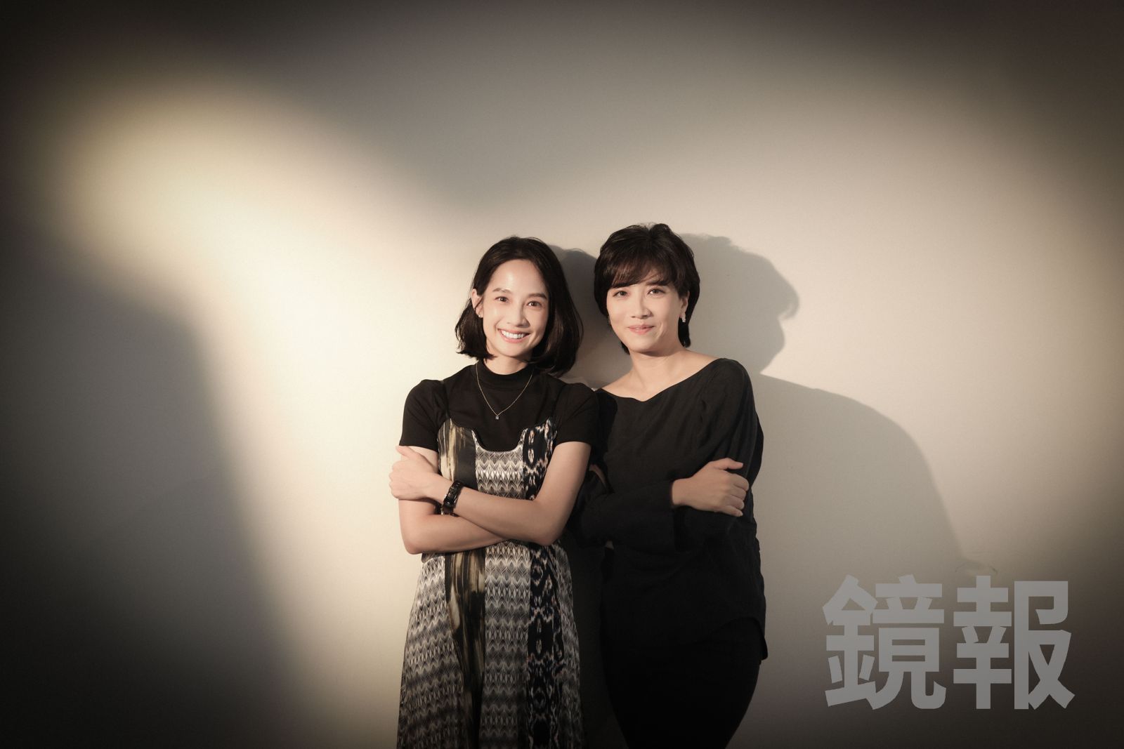 徐麗雯(右)找來簡嫚書演出《靜曦》。攝影劉耀勻