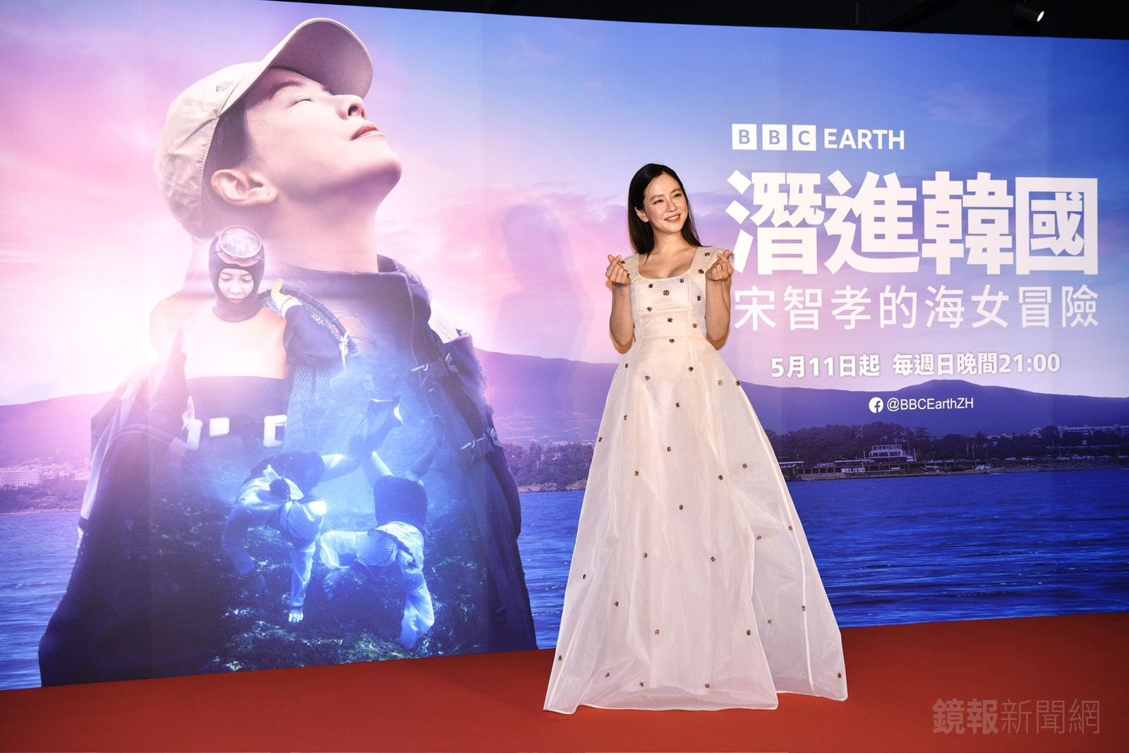 宋智孝比出愛心寵粉。李智為攝