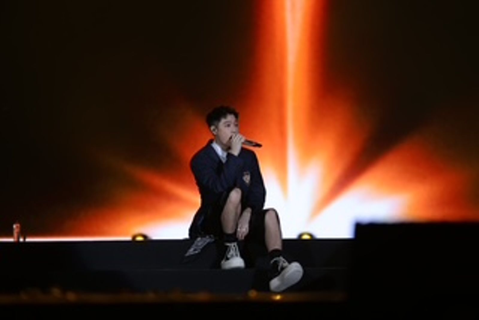 周湯豪跨年連趕2場晚會演出。環球音樂提供