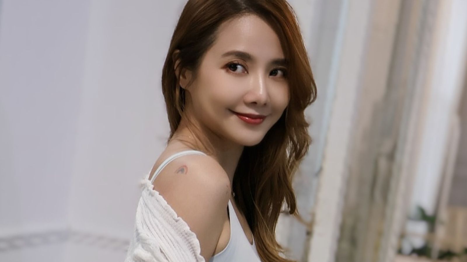 前「天氣女孩」被洗腦?參加課程回國拋家棄子 雙劈心靈大師移居杜拜