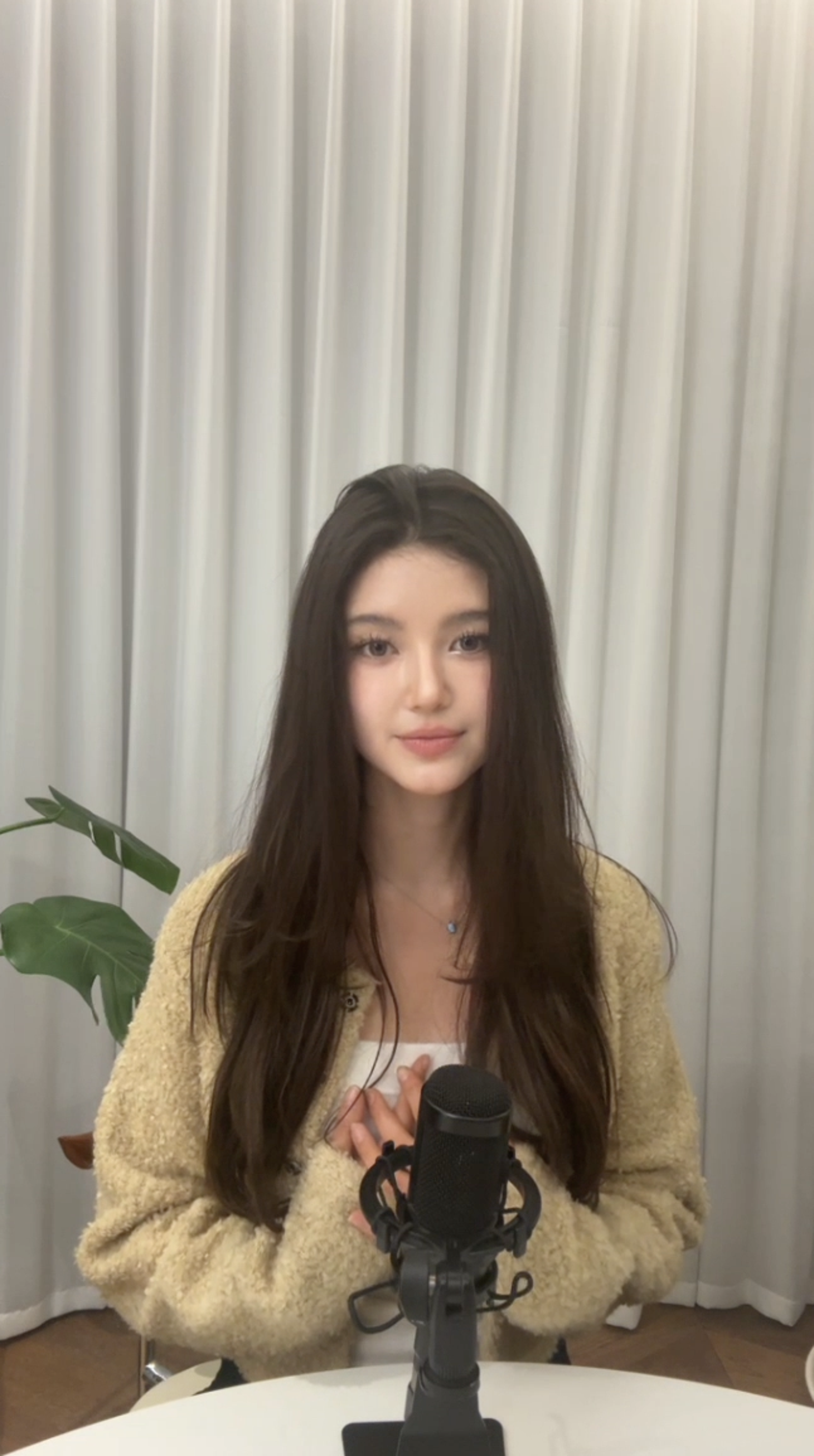 被踢出NewJeans後,Danielle首度開直播與粉絲交流。翻攝Instagram @dazzibelle