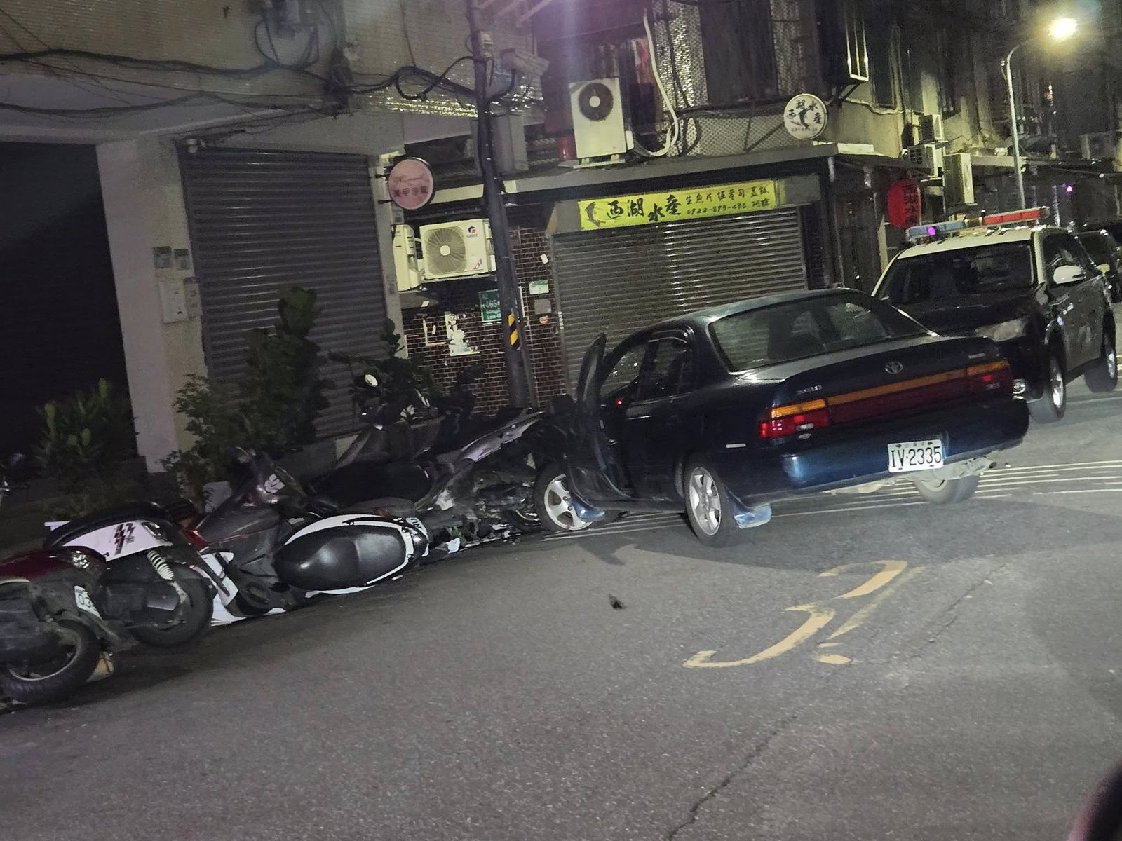 自撞車禍駕駛有隱情？　警埋伏逮人原來他身上藏「這個」