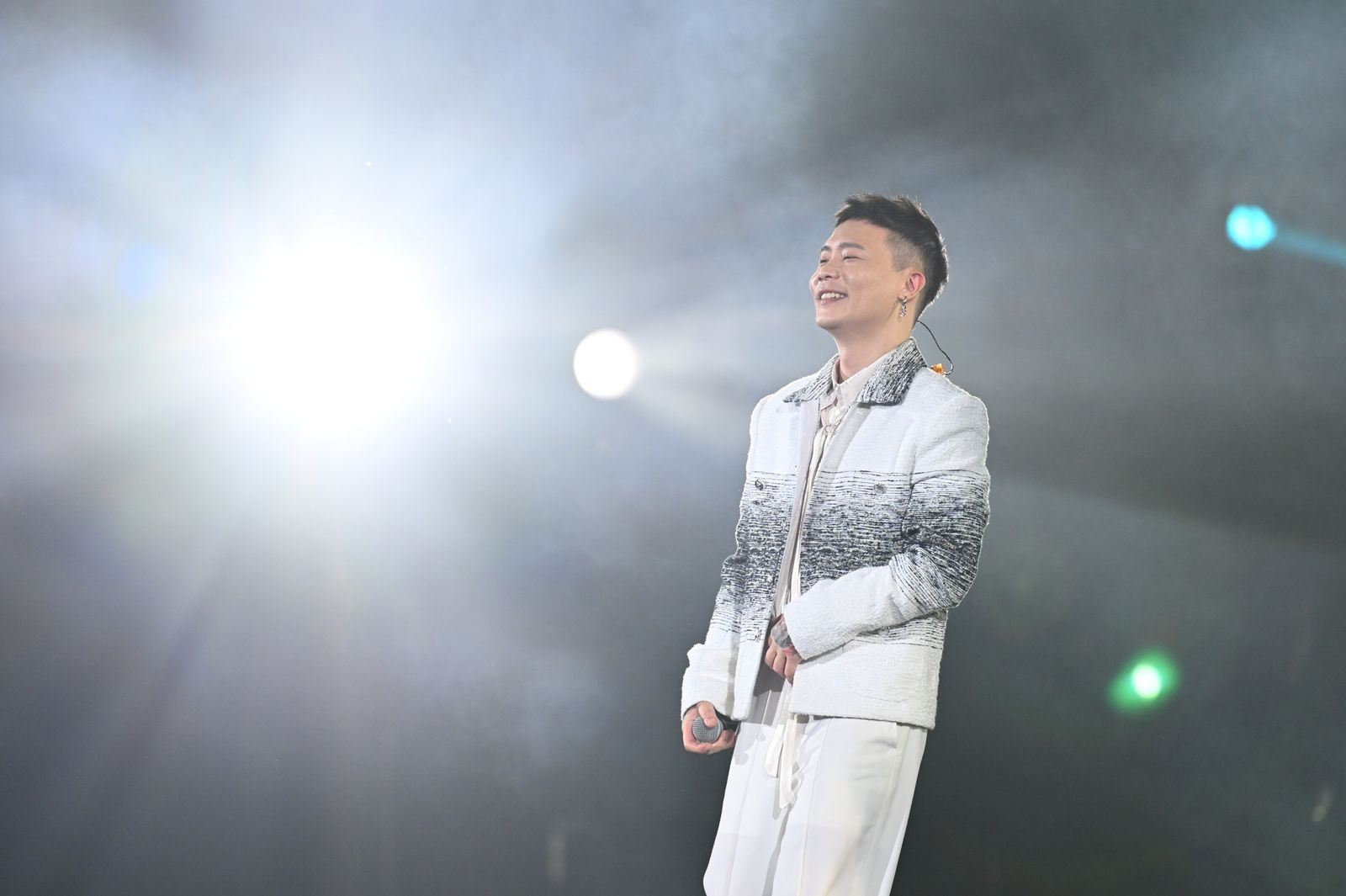 蕭秉治28日受邀參與「YES 933潮流音樂盛典2025」。新傳媒YES 933提供