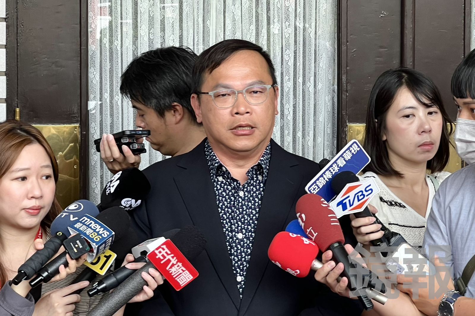 王義川揭跟監偷拍9天幕後黑手是「這家公司」　要黃國昌、徐巧芯踹共