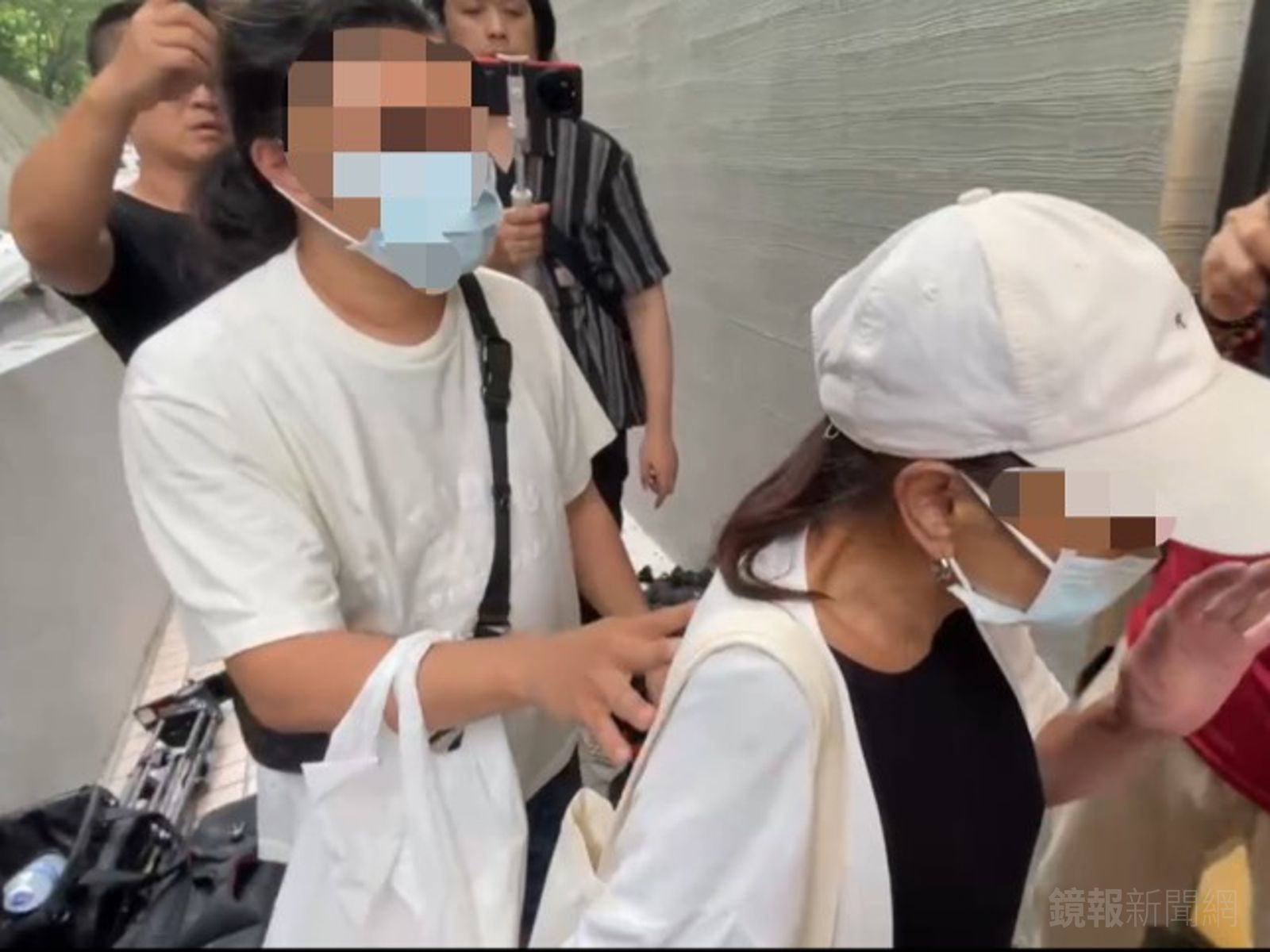 蔡女家屬今天現身相驗。翻攝畫面