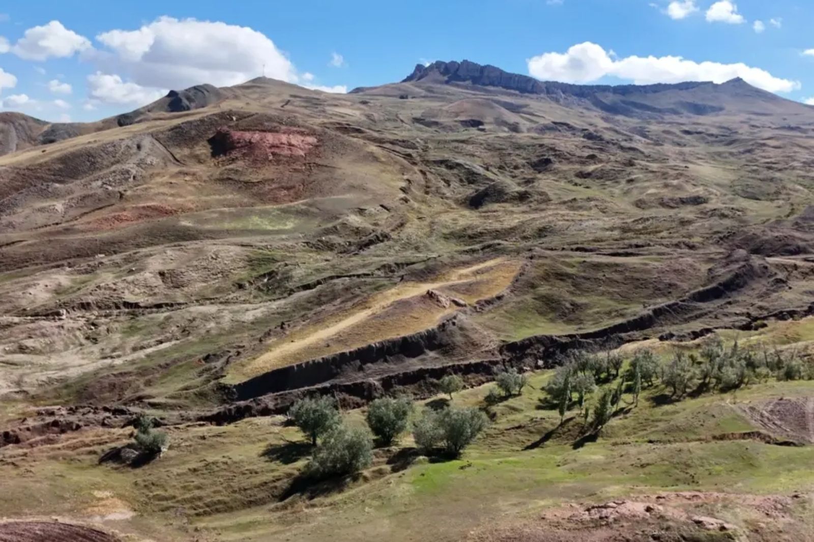 挪亞方舟真實存在？土耳其驚見「神秘船型地形」　地下中空結構曝光