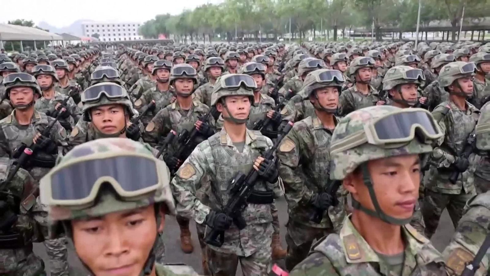 解放軍在閱兵中展示了「強大之虛」與「脆弱之實」。東方IC