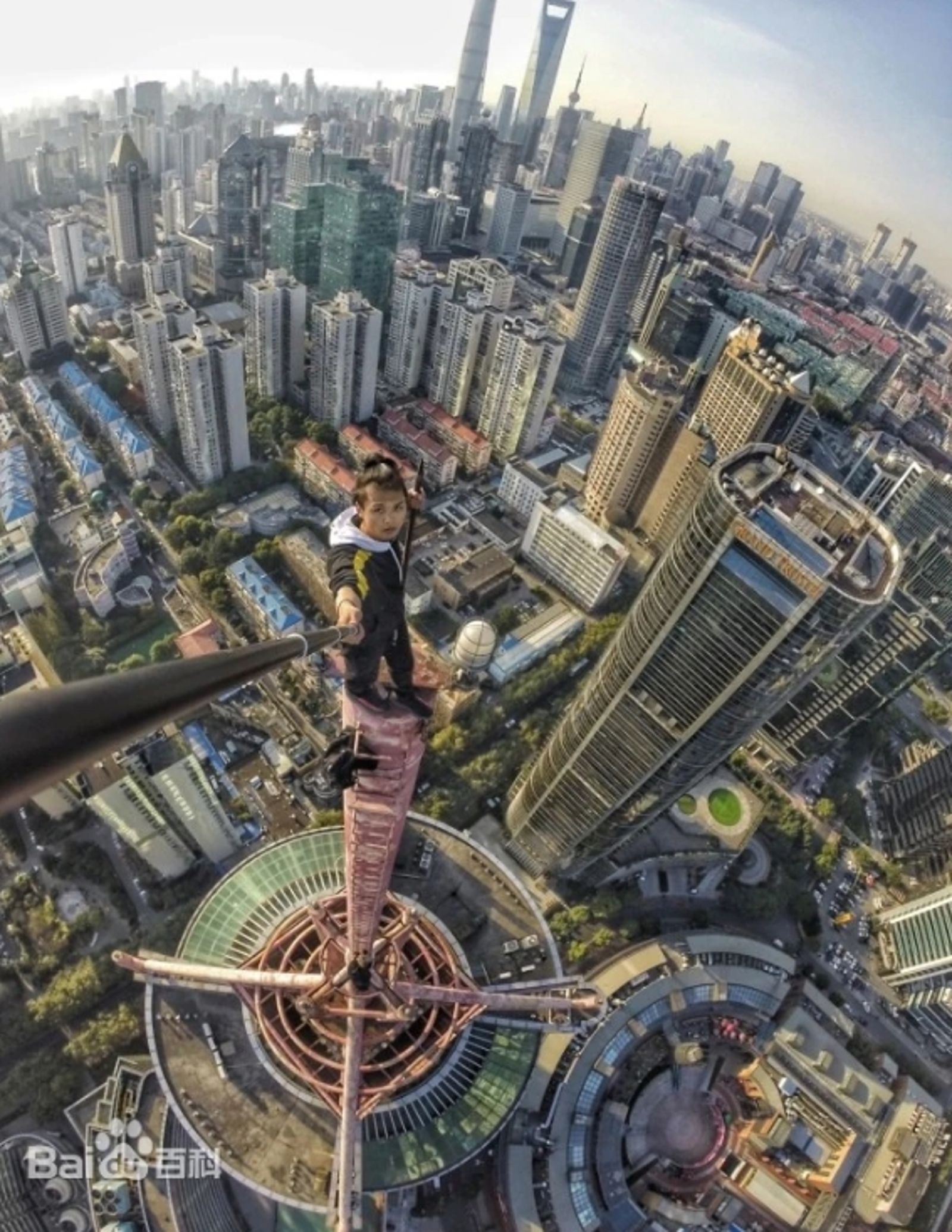 中國極限網紅吳永寧號稱是「中國高空極限運動第一人」。圖/翻攝自百度百科