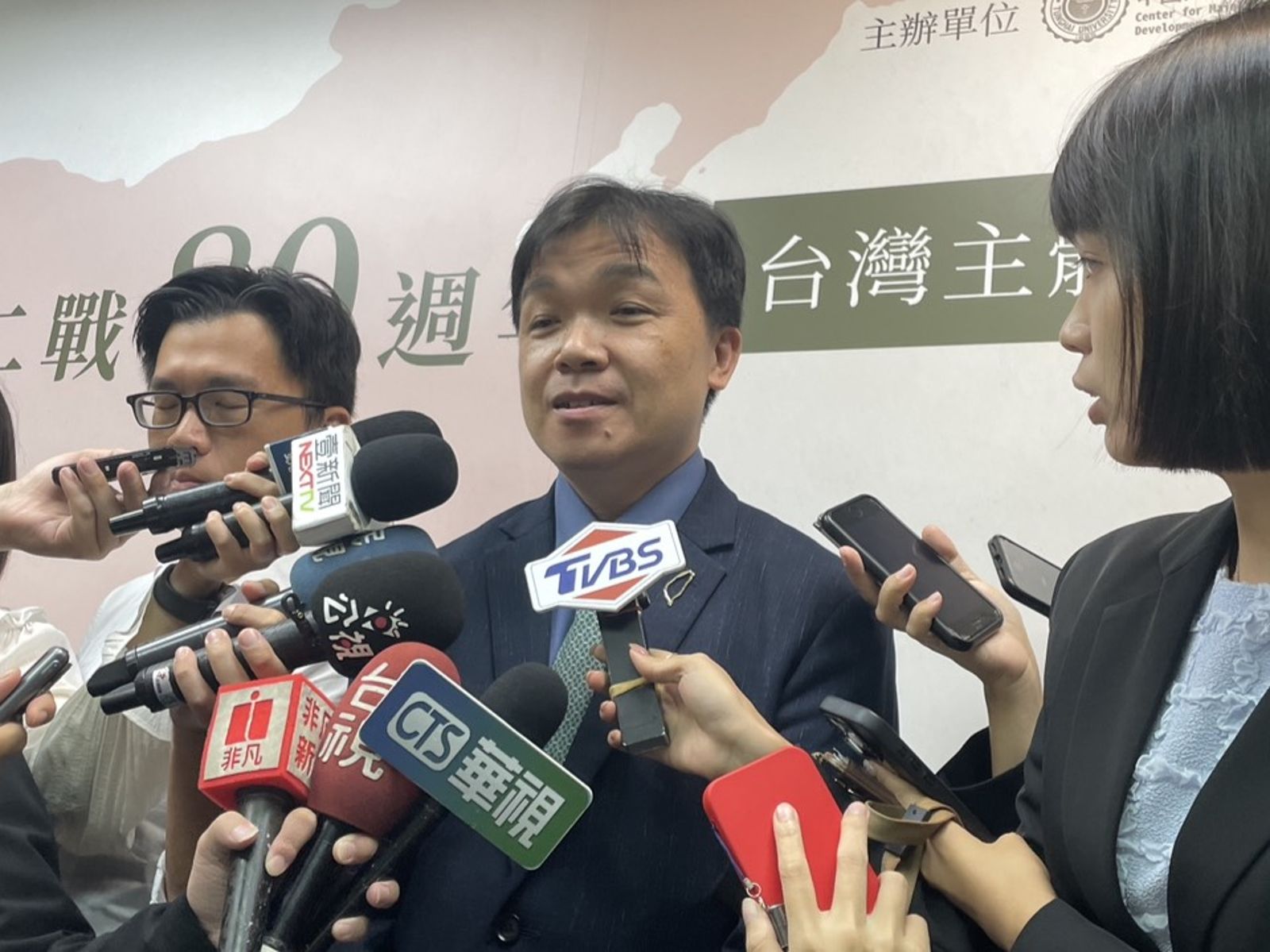 陸委會副主委沈有忠說,洪秀柱曾任立法院副院長,曾審議許多國家機密預算與重要法案,是否屬「涉密人員」仍待相關機關研議。(圖/陳凱貞攝)