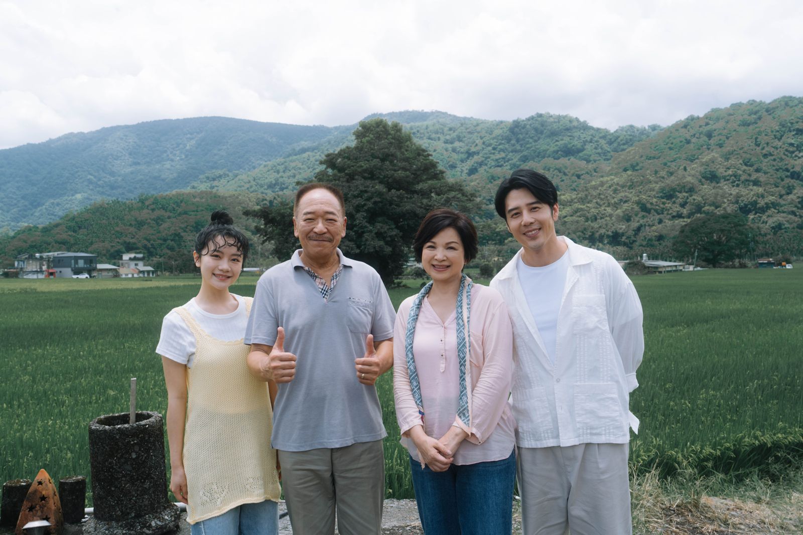 《就算一個人也可以好好的吃飯2》胡宇威(右起)、楊貴媚、傅雷和李玲葦共同出席開鏡。公視+提供