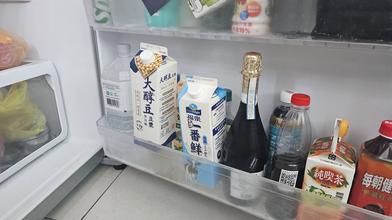 一票人都錯了！牛奶買回家放「冰箱這位置」　專家：縮短保質期