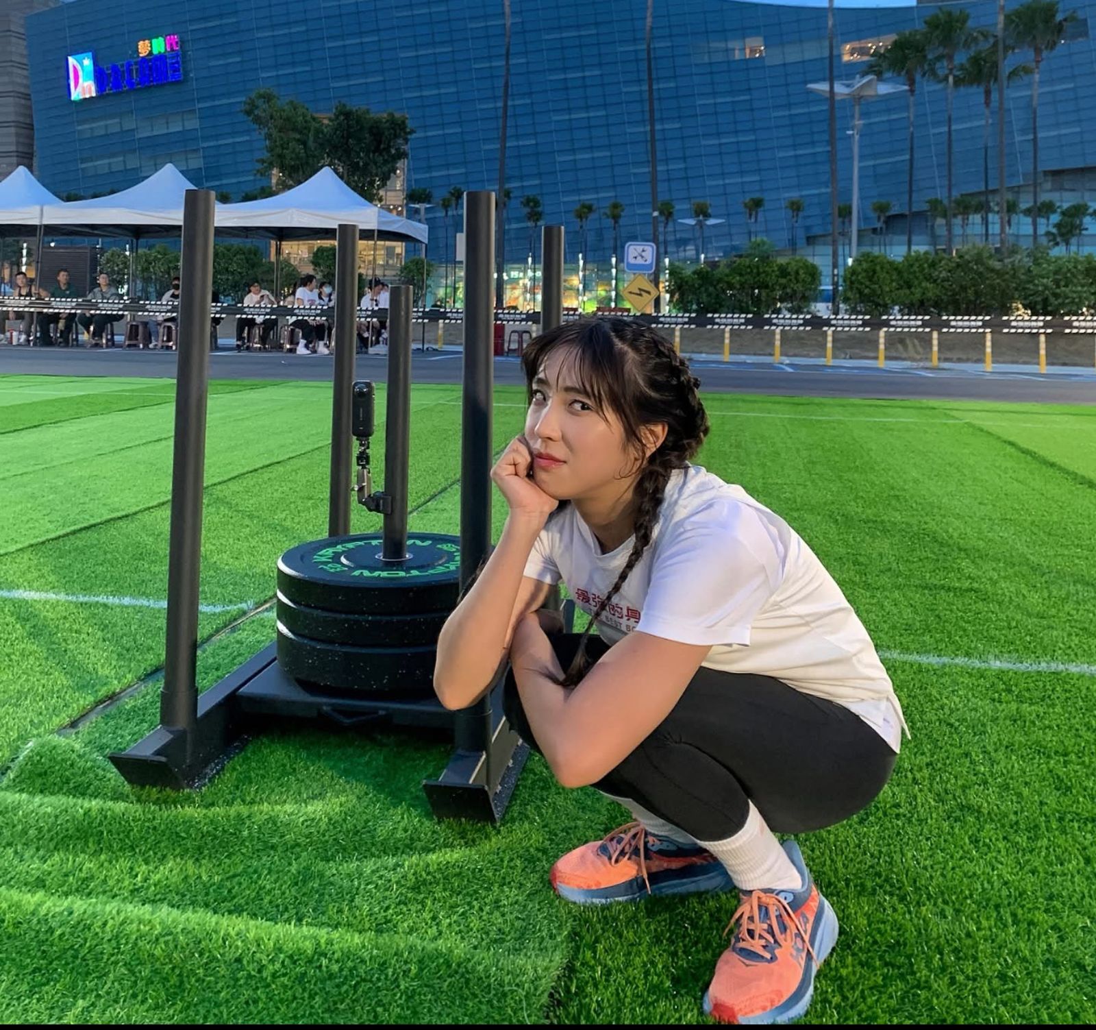 梁舒涵淚灑現場。好看娛樂提供