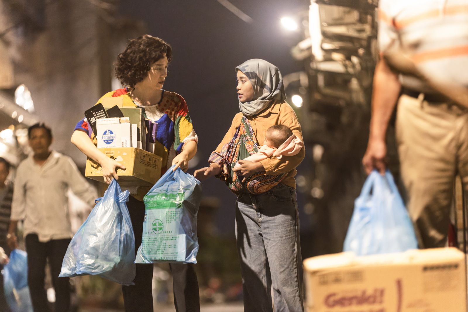 《轉角那間心藥局》許乃涵（左）與陳佳涵之間上演閨密情。圖／大愛