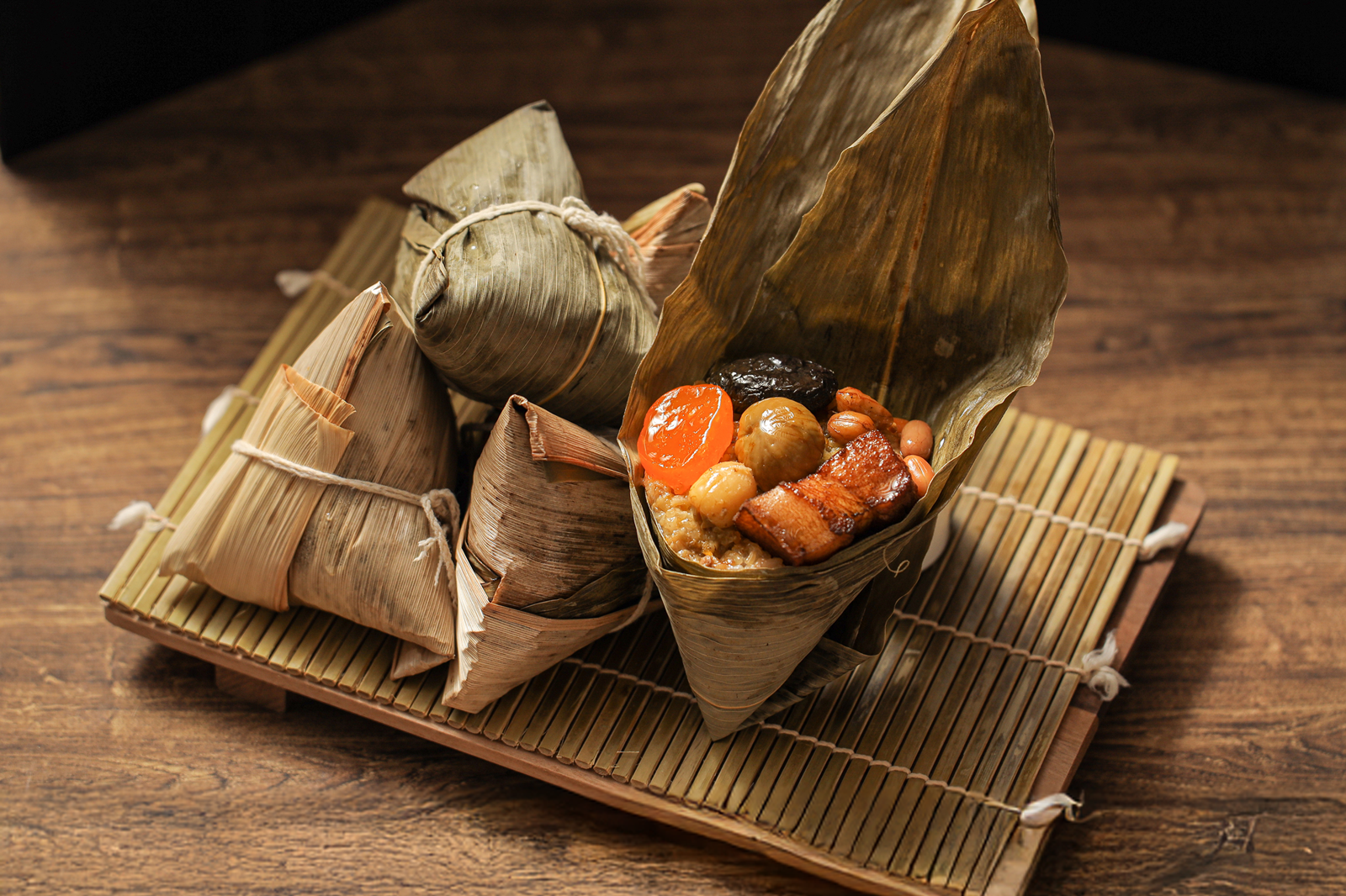 「台北晶華酒店」的「經典南北粽禮盒」非常熱銷，不用選擇南北口味，一次滿足。（949元／5入，微風集團供圖）