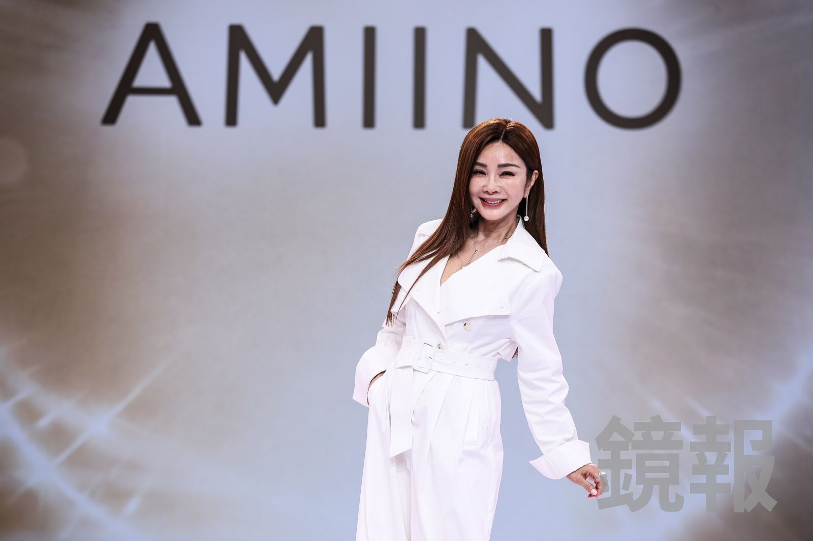 陳美鳳收到粉絲寄包裹到家門口。鄒保祥攝