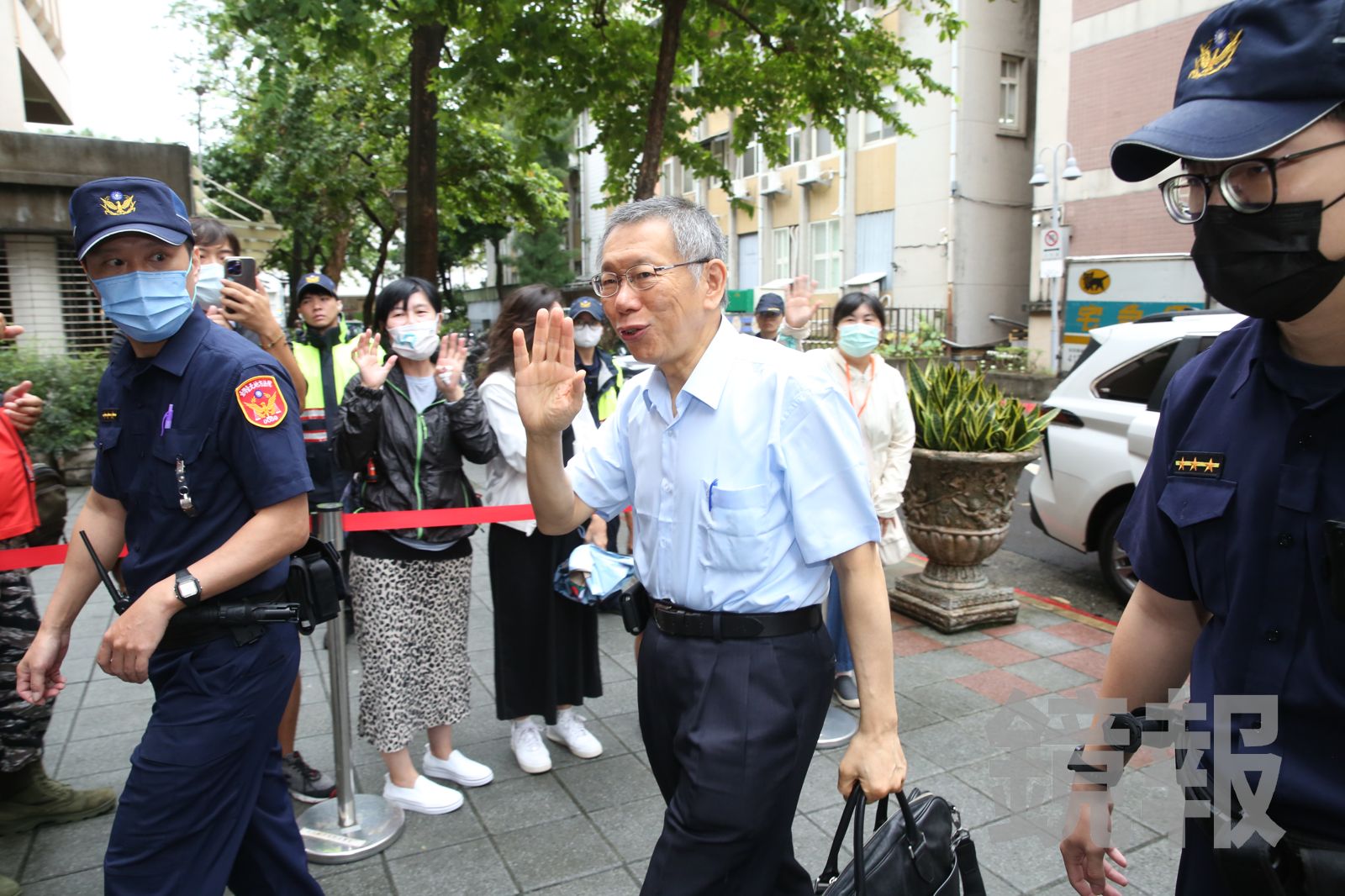 柯文哲民調費暴漲50倍！求真公司金流連凱思　黃國昌狗仔門暗線曝光