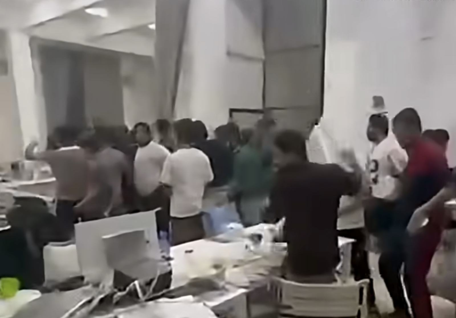 柬埔寨詐騙園區嚴重暴動！上百名員工疑「不滿1事」衝進辦公室亂砸