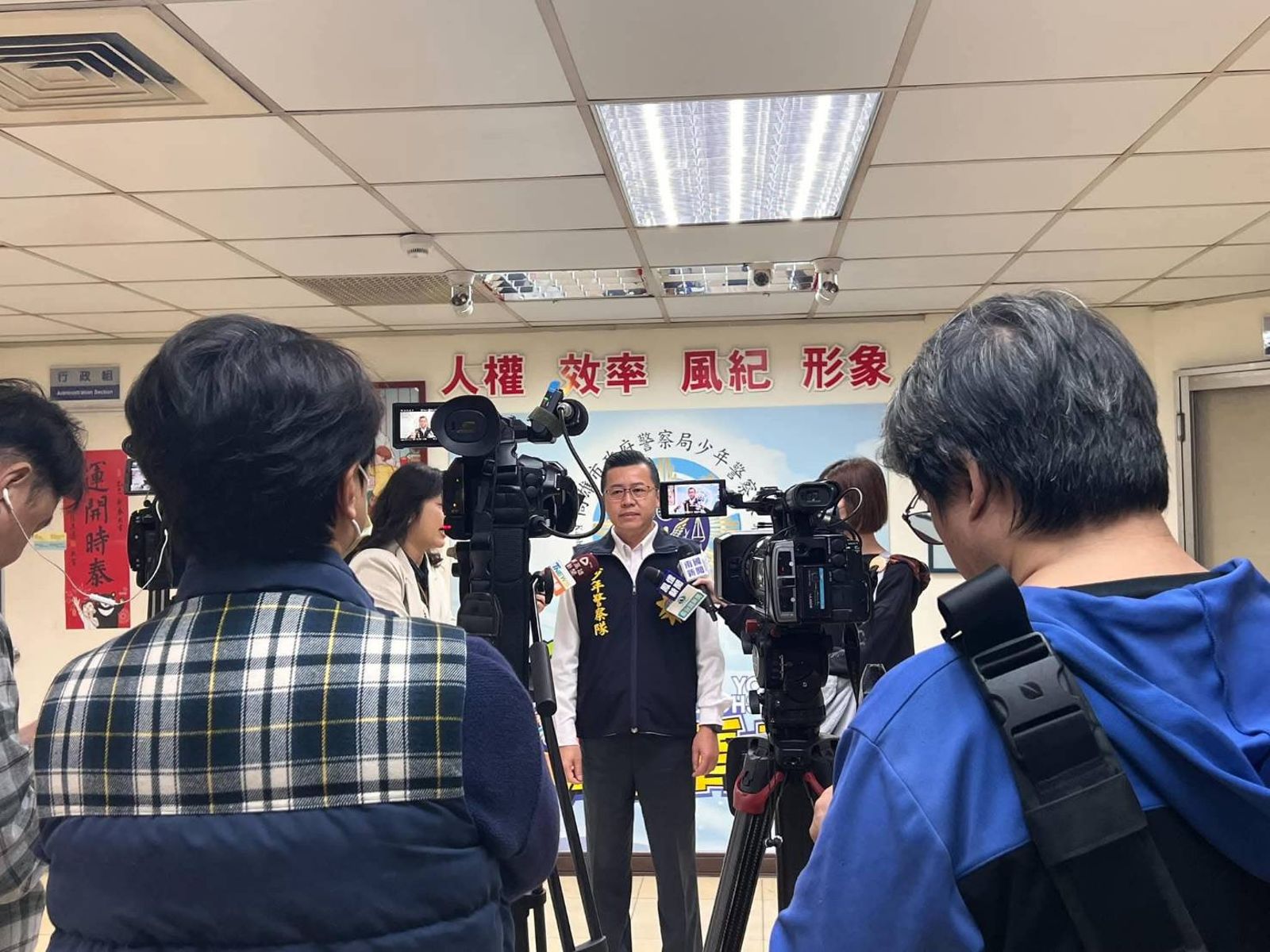 高雄少年隊2線3警官「面帶酒容」辦公遭檢舉竟拒酒測　涉勤前飲酒將懲處