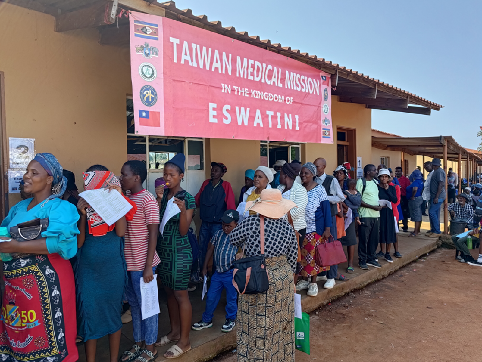 中華民國大使館及醫療團前往史國LaMgabhi提供義診。圖／中華民國駐史瓦帝尼大使館網頁
