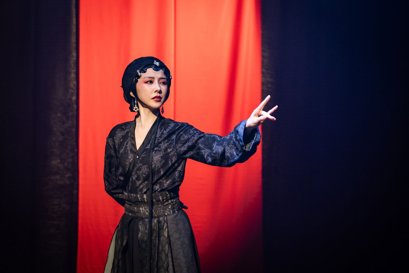 「萬能女鬼」邵雨薇竟然還有分身！　《啵me》致敬影視大佬揭祕片名由來