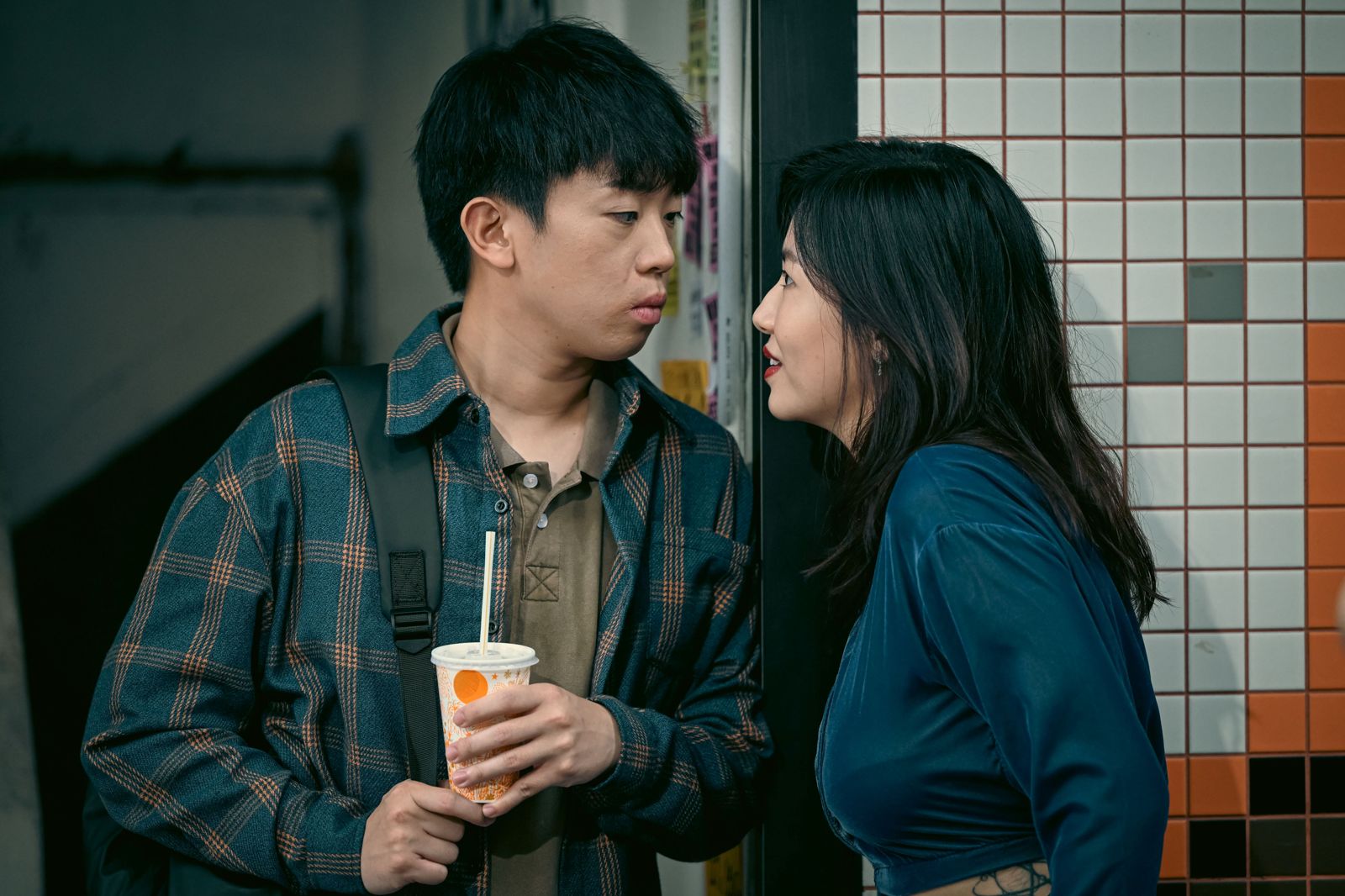 《搗破法蘭克》中岑珈其與楊偲泳吻戲被剪掉，但楊偲泳一點都不覺得可惜。華映娛樂提供