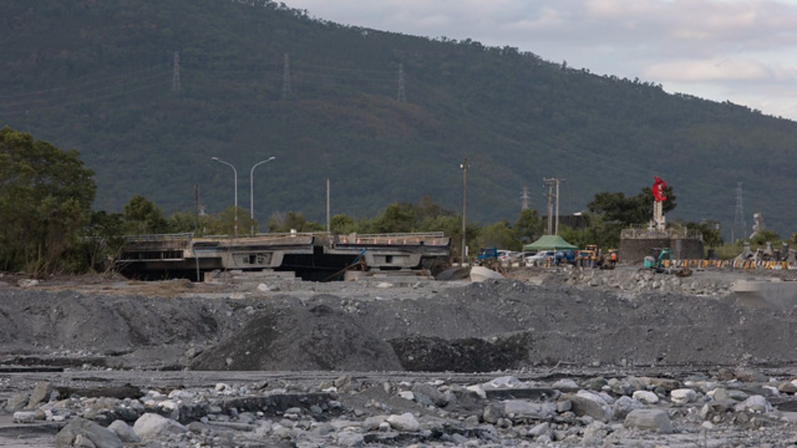助災民重建家園！立院三讀通過「馬太鞍溪堰塞湖災後重建條例」　經費上限達300億