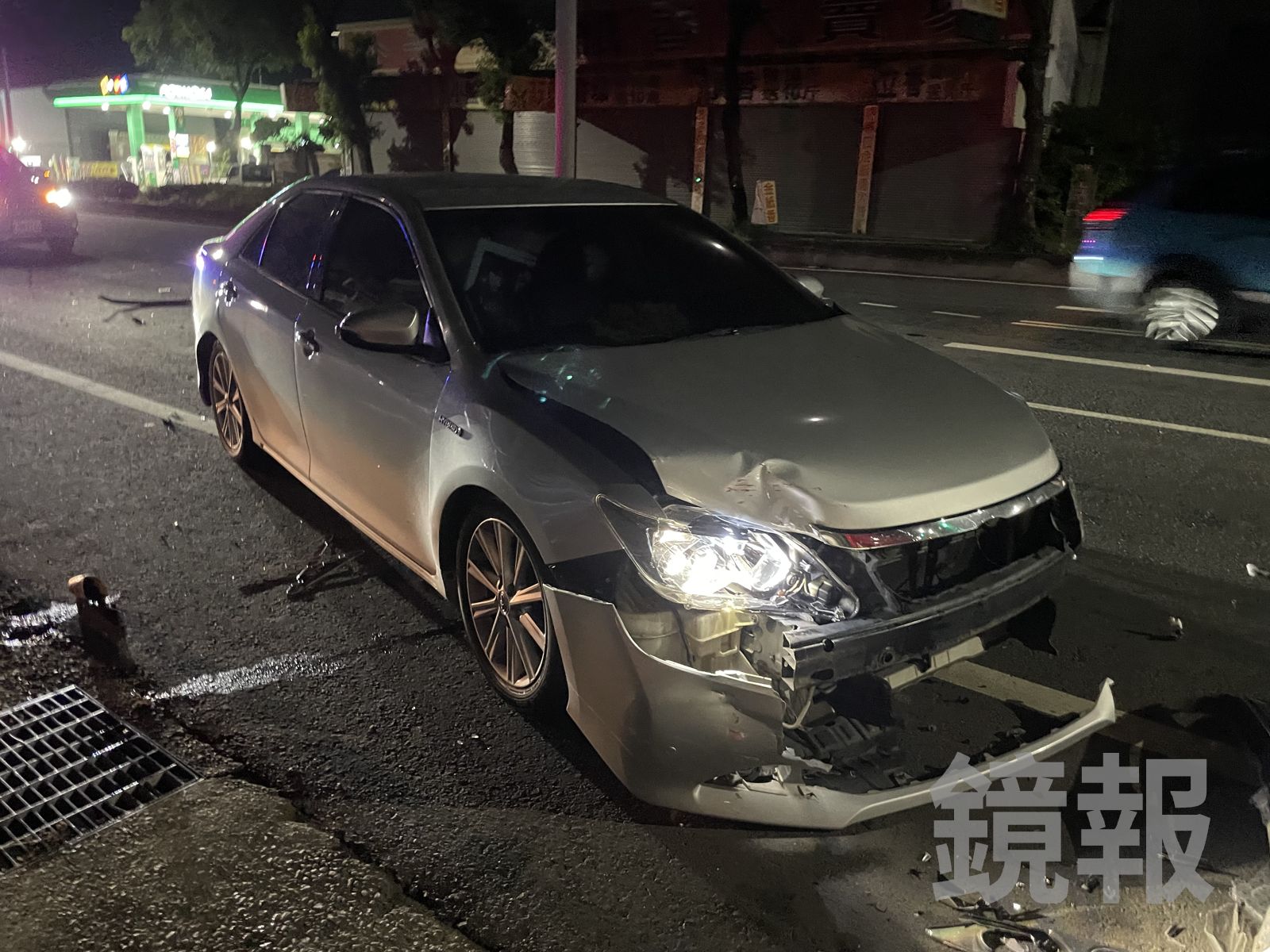 台中大雅區深夜發生連環車禍，肇事駕駛逃逸無蹤，車內被搜出毒品。民眾提供