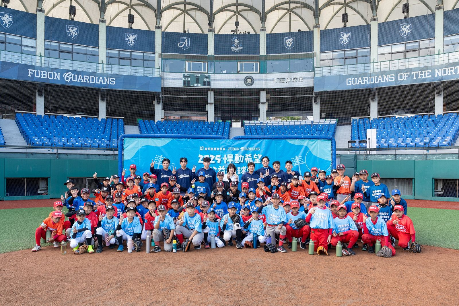 2025悍動希望棒球公益訓練營登場　張育成率富邦悍將6球星授球技